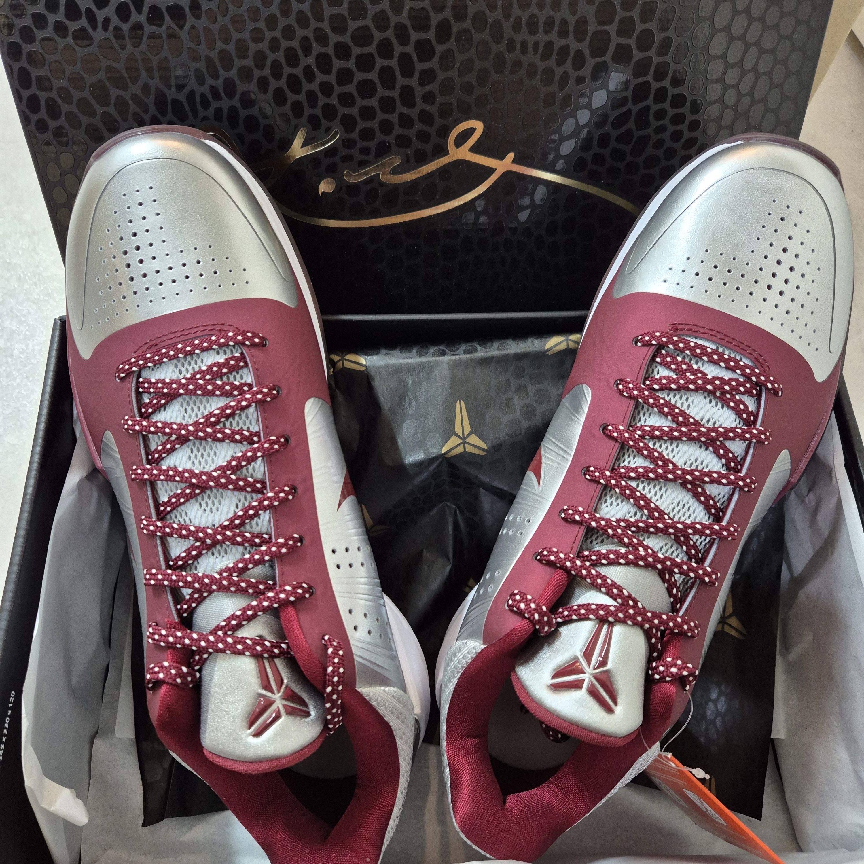 Nike Kobe 5 Protro Lower Merion Aces Away Metallic Silver Team Red 착용 스타일