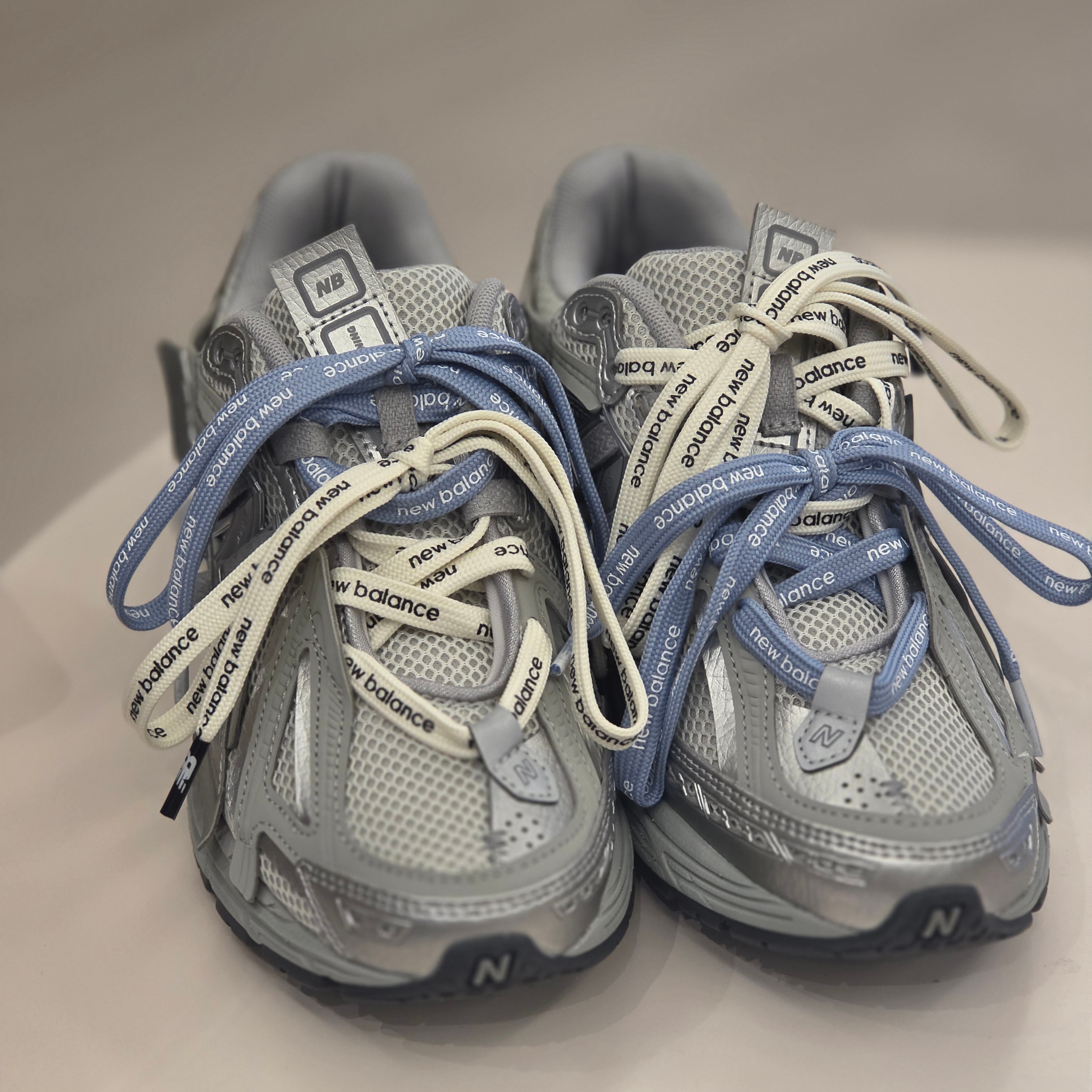 New Balance 1906A Concrete Silver Metallic 착용 스타일