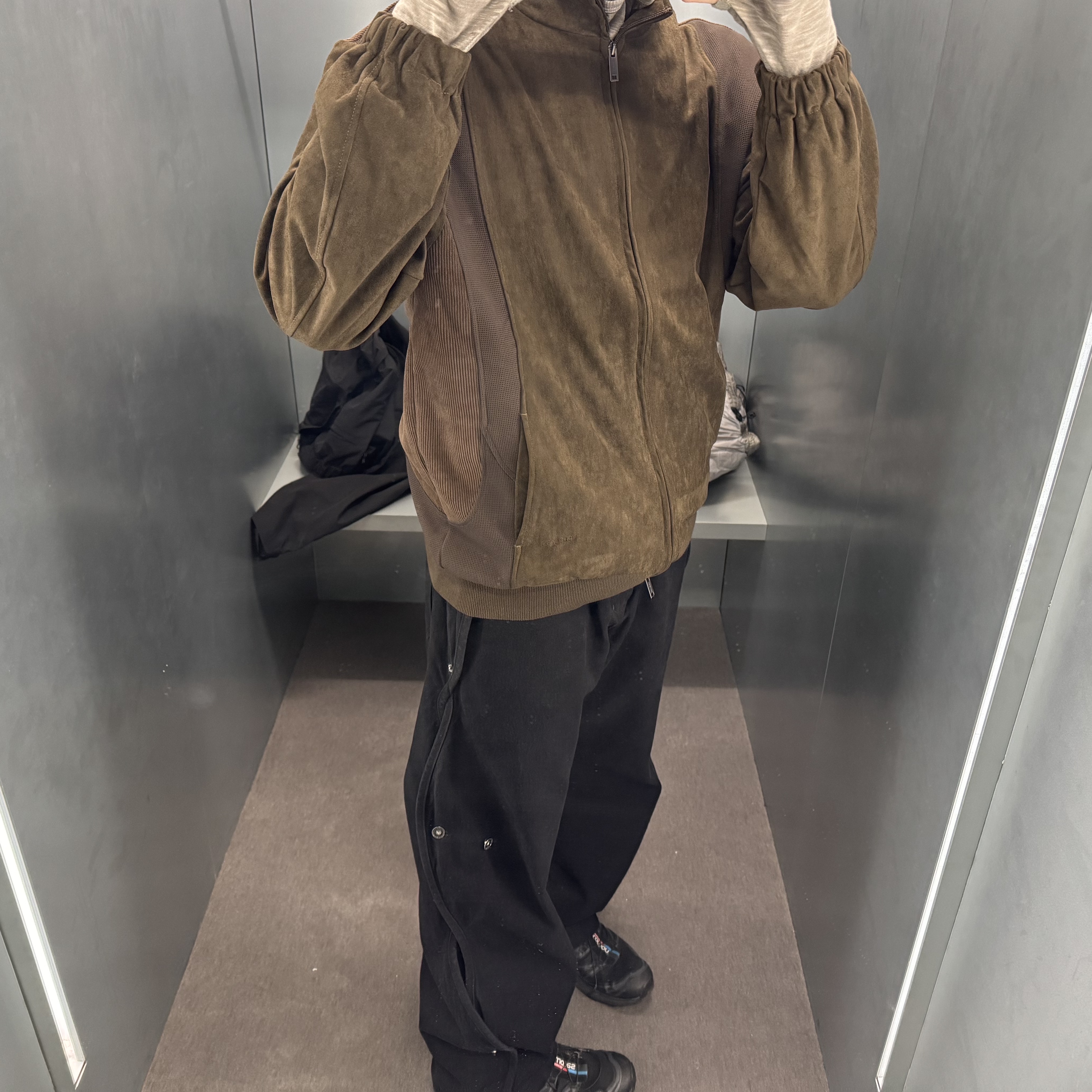 Sansan Gear Cotton Wave Pants Black, Salomon XT-6 ADV Black 착용 스타일