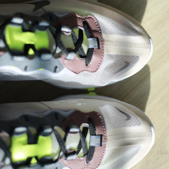 Nike React Element 87 Desert Sand 착용 스타일