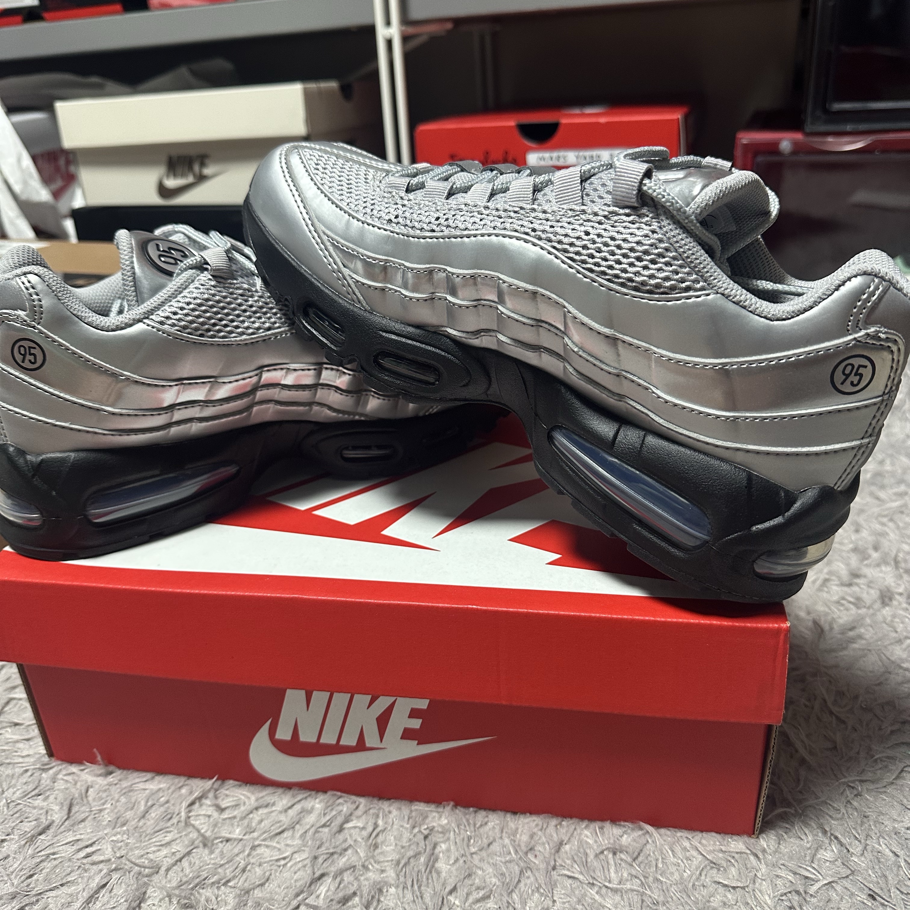 Nike Air Max 95 Big Bubble Total 90 Metallic Silver Black 착용 스타일 - 2