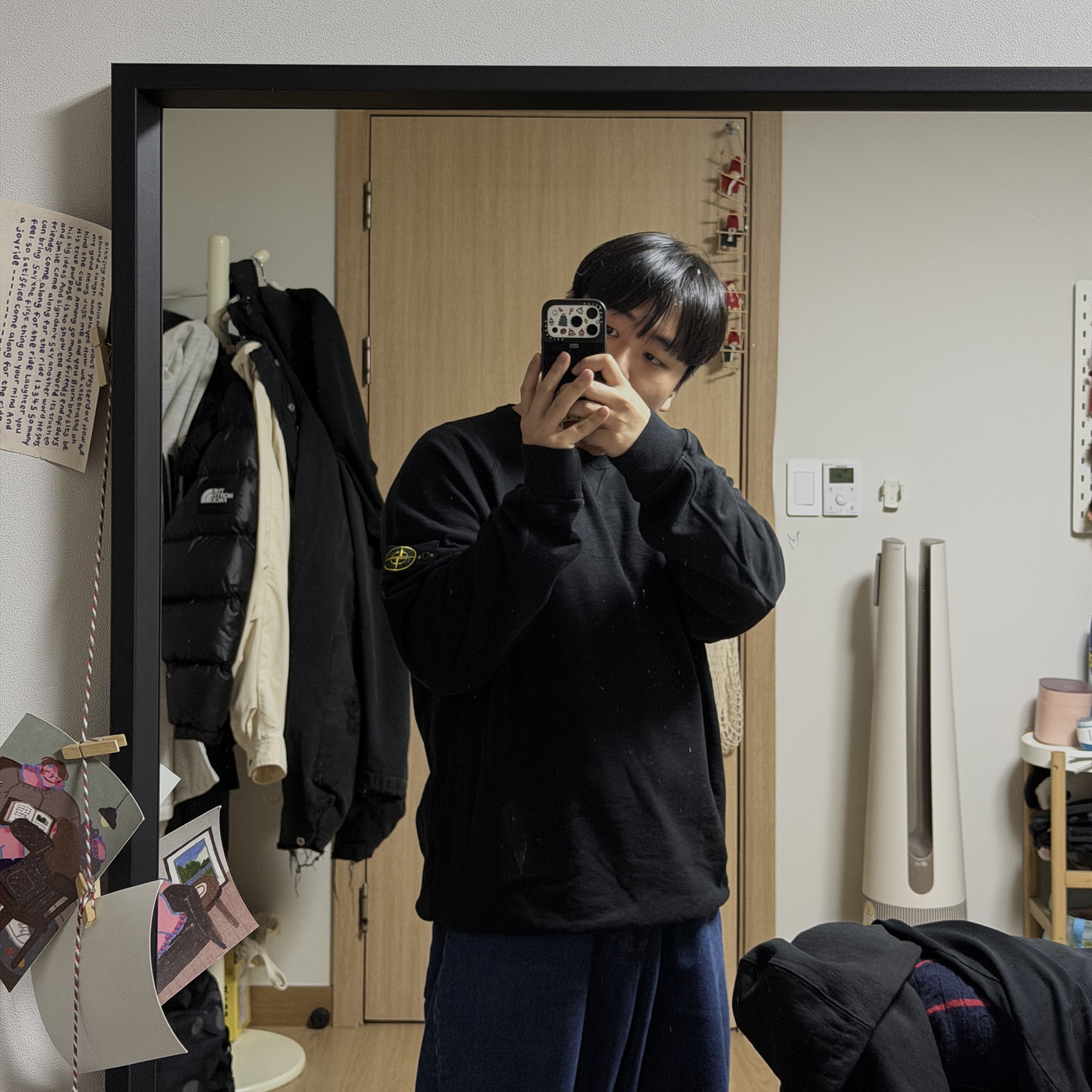 Stone Island 66360 Garment Dyed Malfile Fleece Crewneck Sweatshirt Black - 22SS, Stone Island 6100060 Organic Cotton Fleece Regular Fit Crewneck Sweatshirt Black - 26SS 착용 스타일