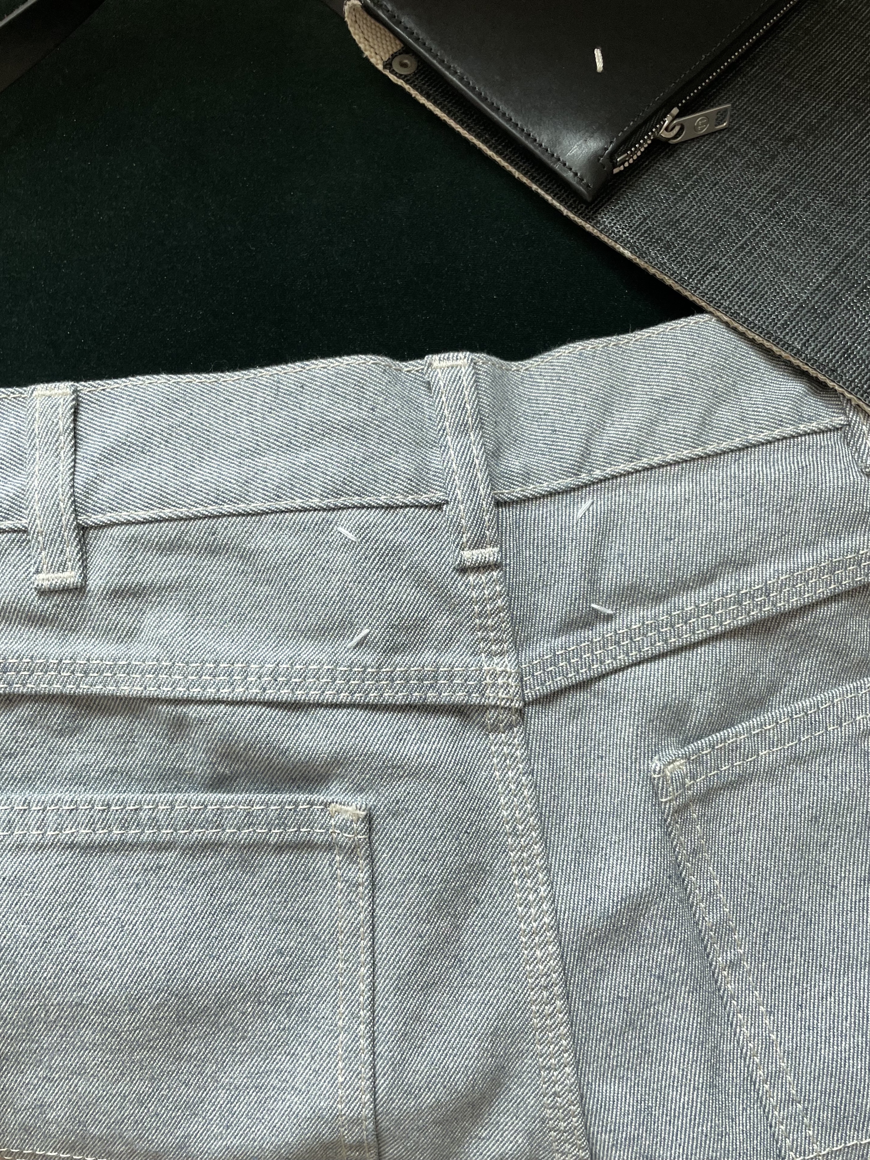 Maison Margiela Multi Pocket Denim Jean Grey, Maison Margiela Phone Pouch Black 착용 스타일