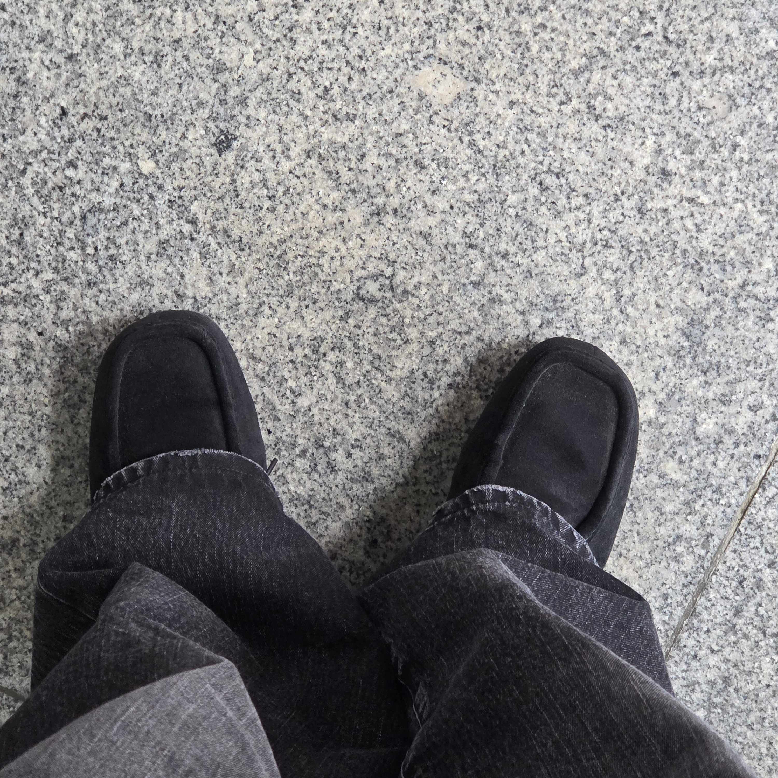 GU Moccasin Shoes Black 착용 스타일 - 2