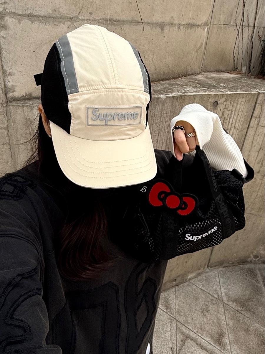 Supreme Side Mesh Camp Cap Cream - 25SS, Supreme Mesh Mini Duffle Bag Black - 25SS 착용 스타일