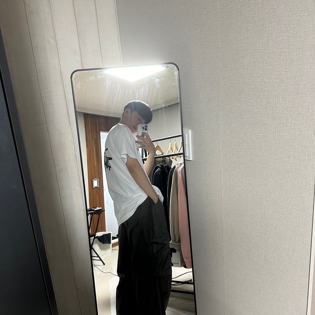 Stussy Basic Stussy T-Shirt White 2024, 2025 착용 스타일