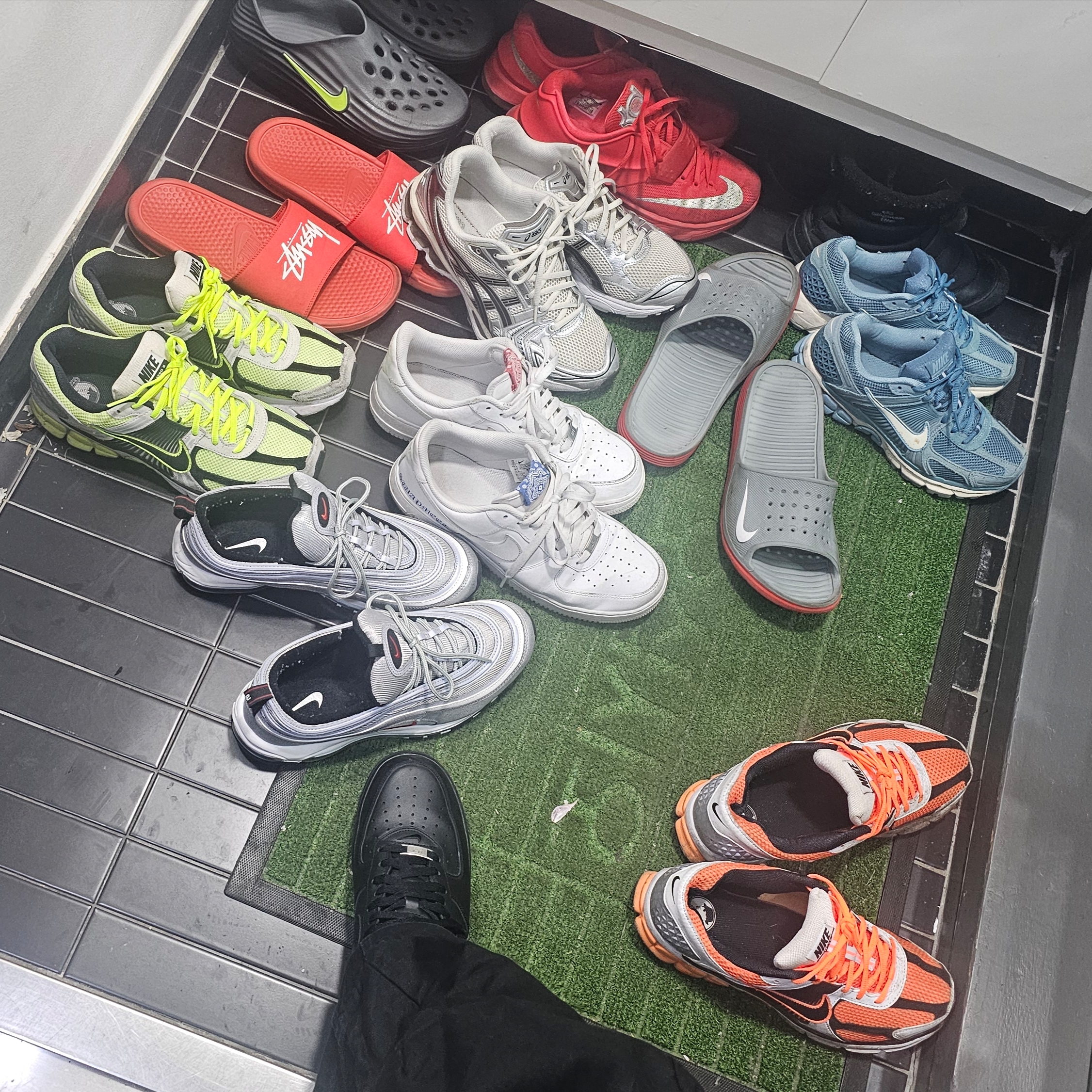 Nike x Supreme Air Force 1 Low Black, Nike Air Max 97 OG Silver Bullet 2022 착용 스타일