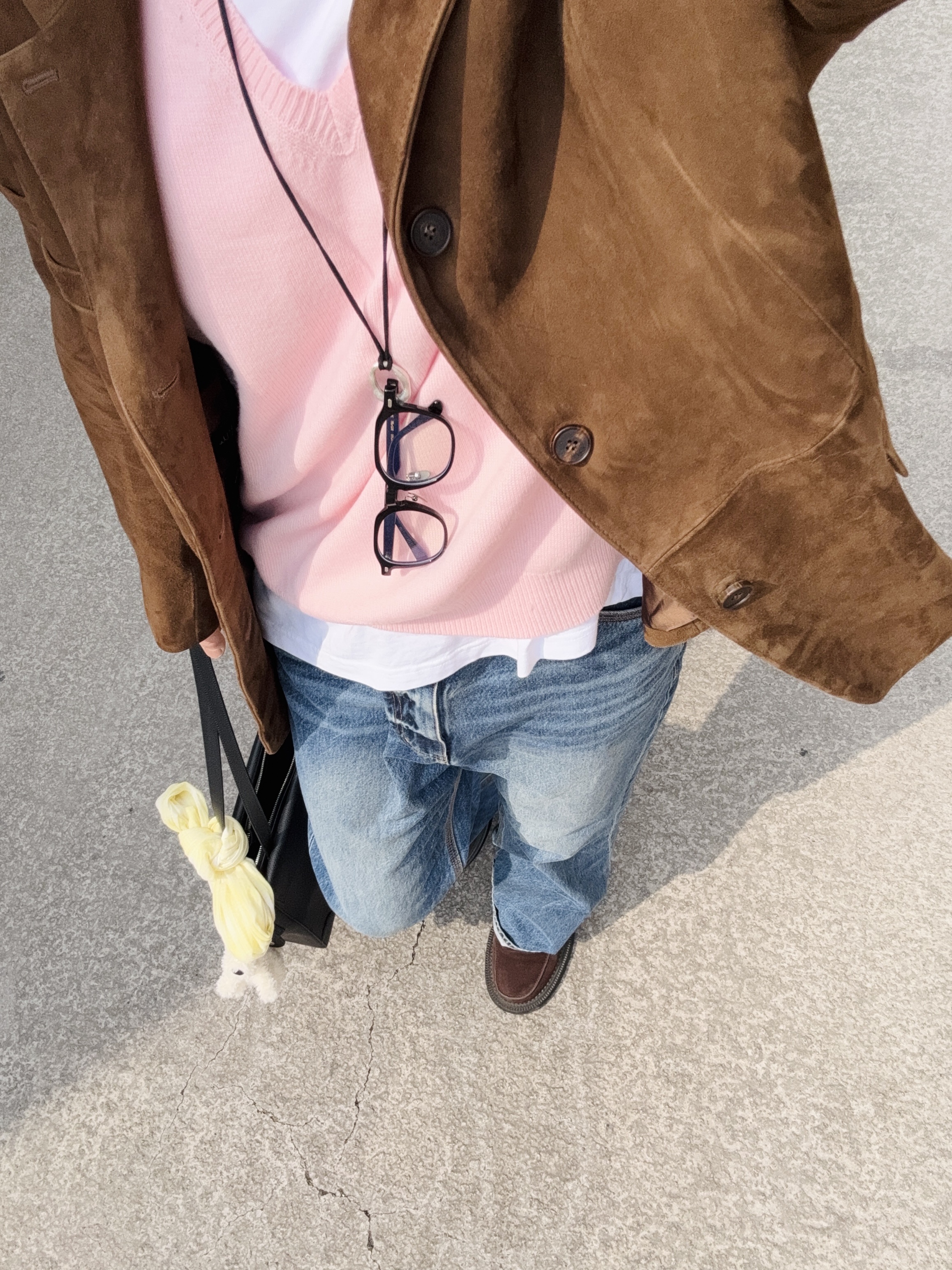 Aieul Aryal Jeans Light Indigo, STU Cut off Patch Jacket Beige 착용 스타일 - 2