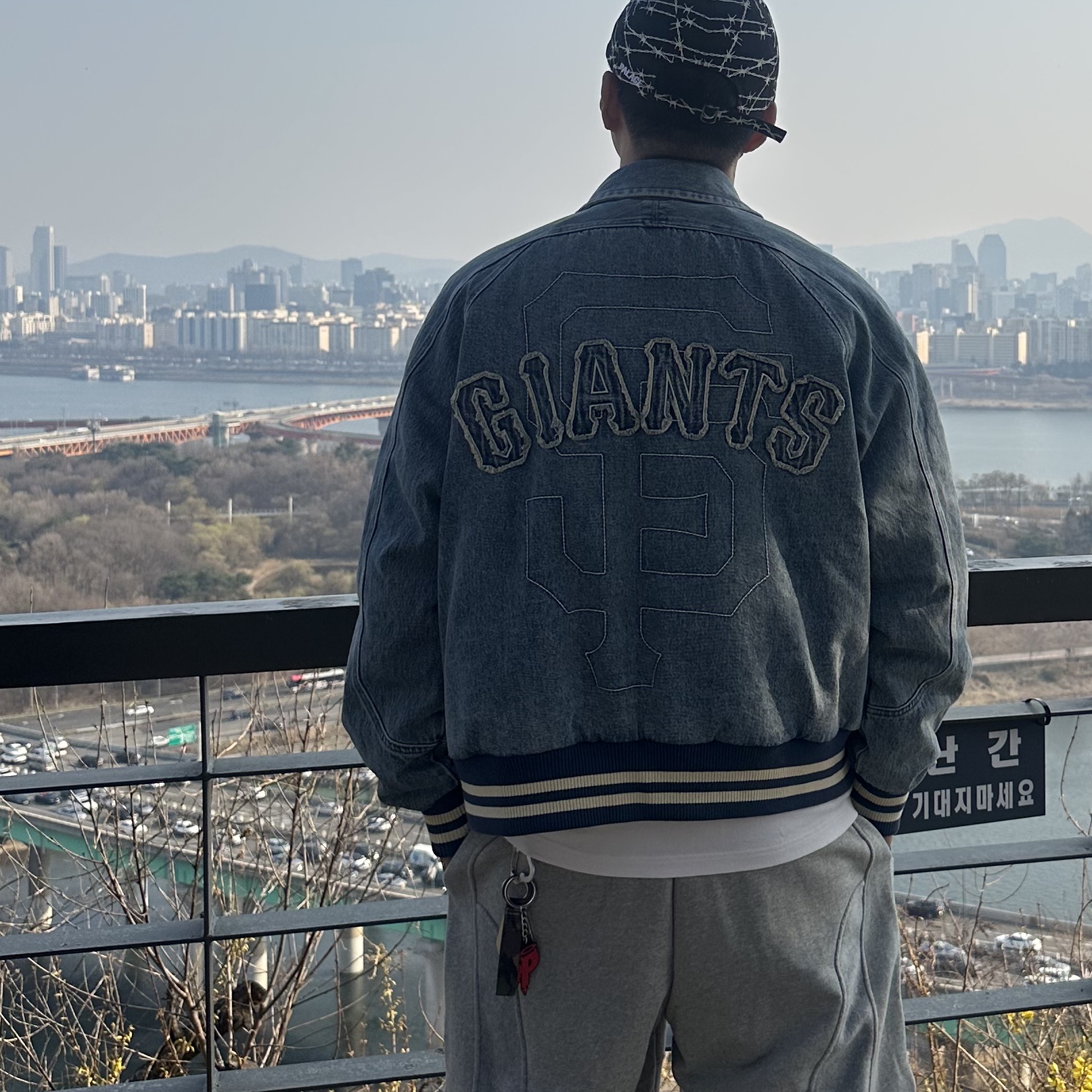 Palace x San Francisco Giants Denim Varsity Jacket Stone Wash - 26SS 착용 스타일 - 2