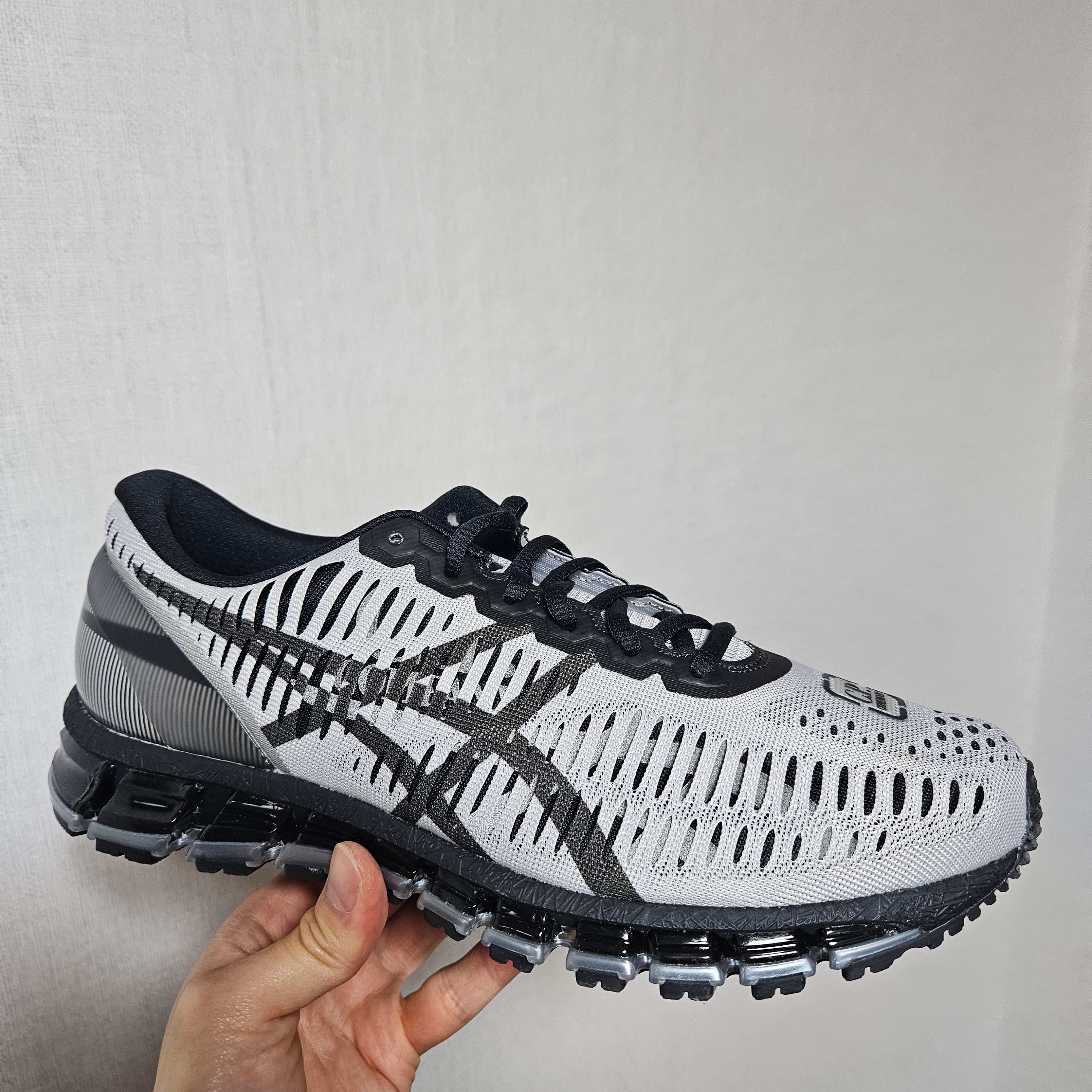 Asics x C.P. Company Gel-Quantum 360 I Pure Silver Caviar 착용 스타일 - 1