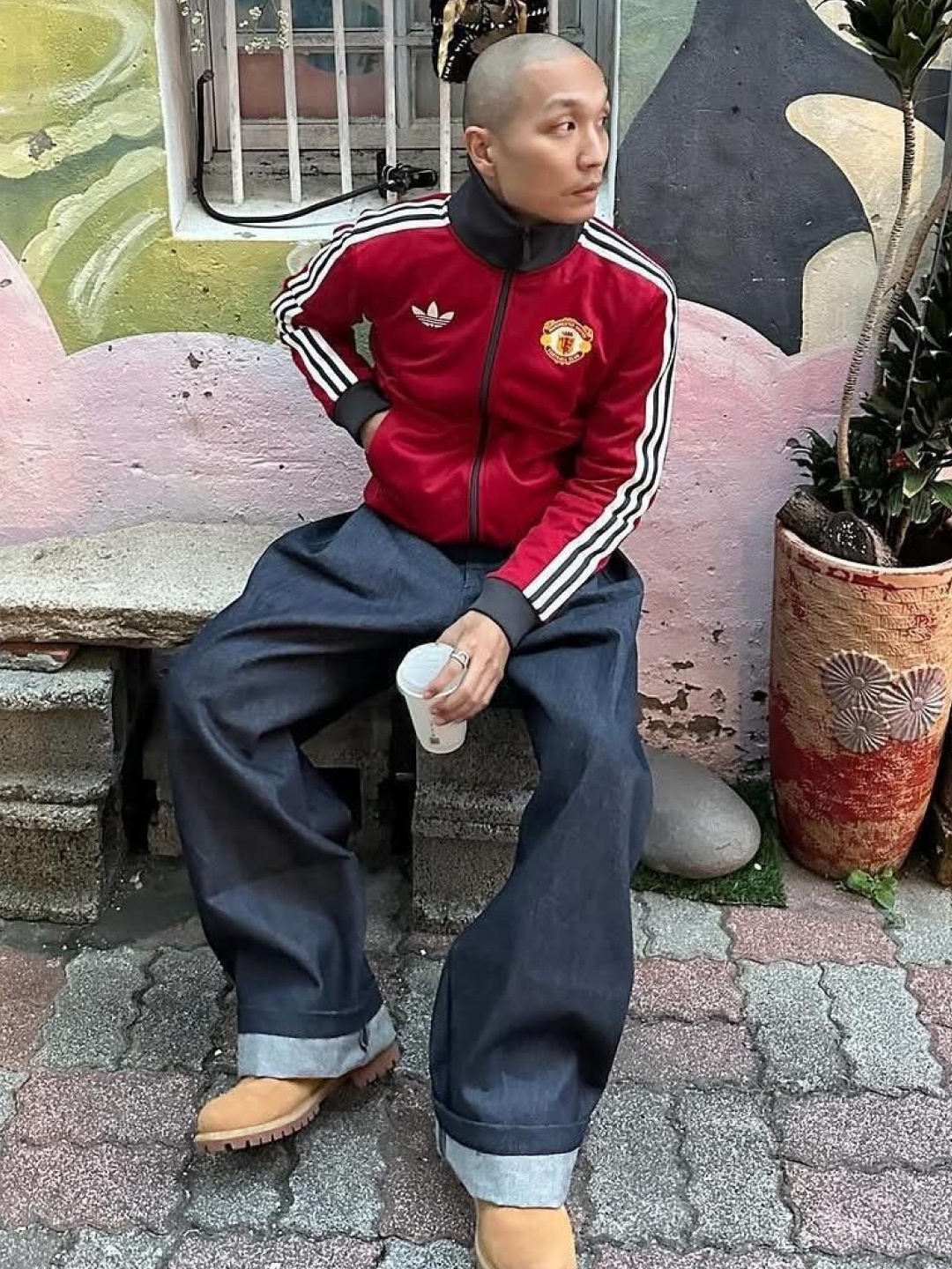 Adidas Manchester United Originals Track Top Black Red - KR Sizing, Adidas Manchester United Originals Track Top Black - KR Sizing (Non Marking Ver.) 착용 스타일 - 4