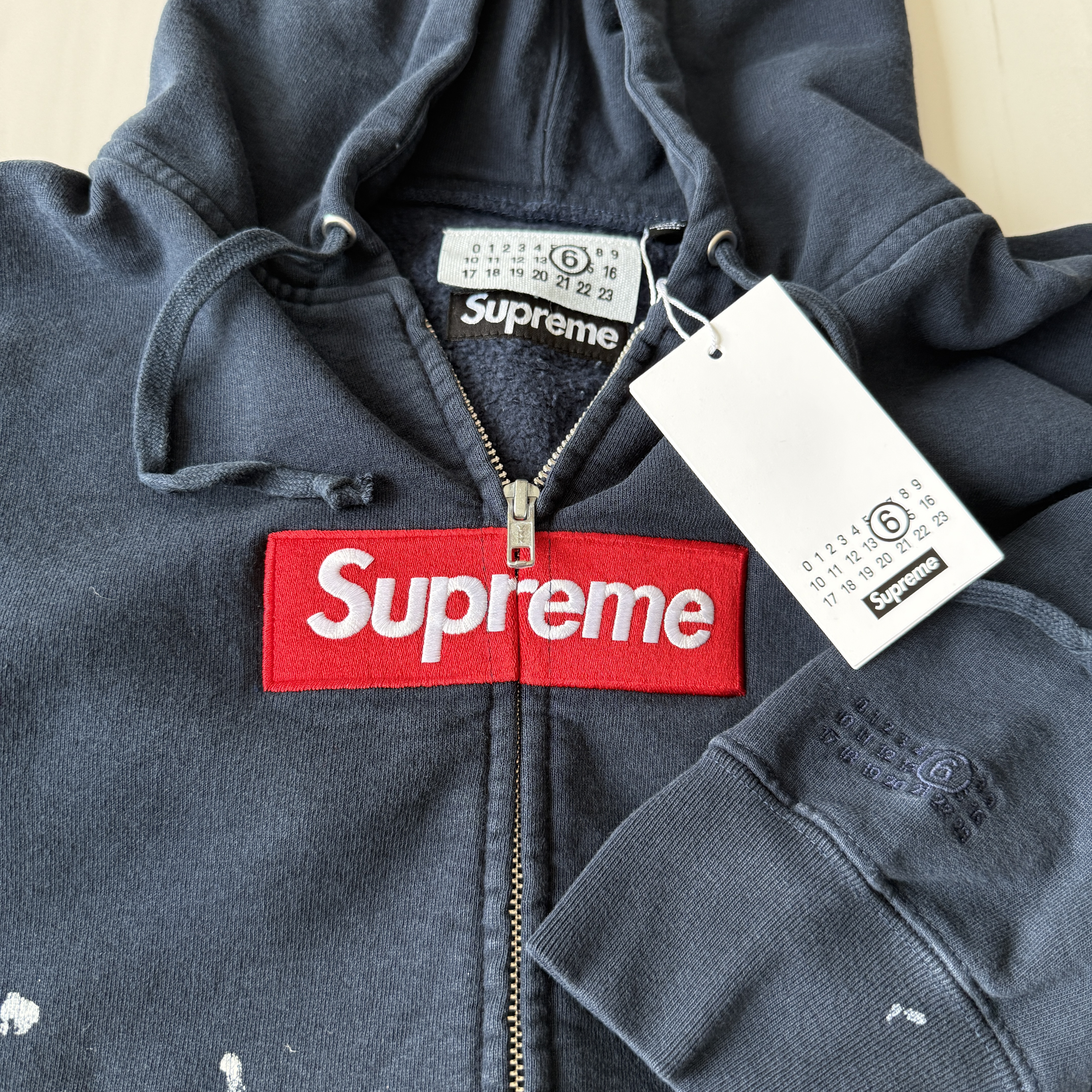 Supreme x MM6 Maison Margiela Box Logo Zip Up Hooded Sweatshirt Navy - 26SS 착용 스타일 - 1