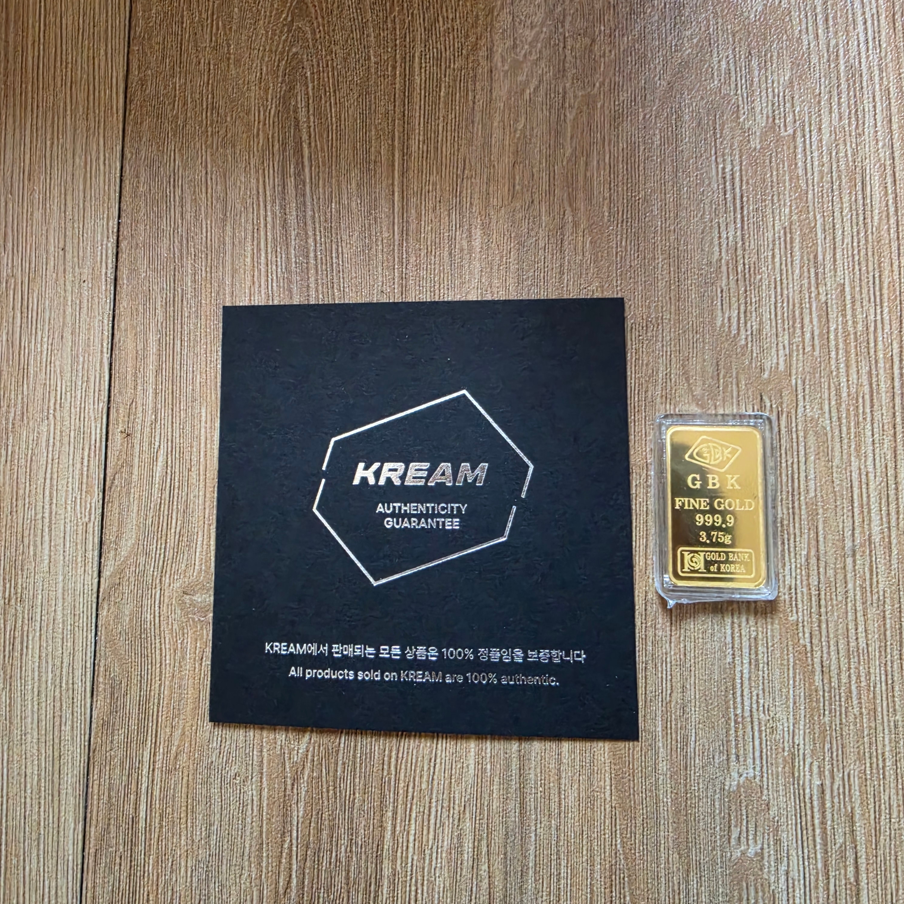 Gold The Three Major Hallmarks Gold Bar 3.75g (Random Design) 착용 스타일