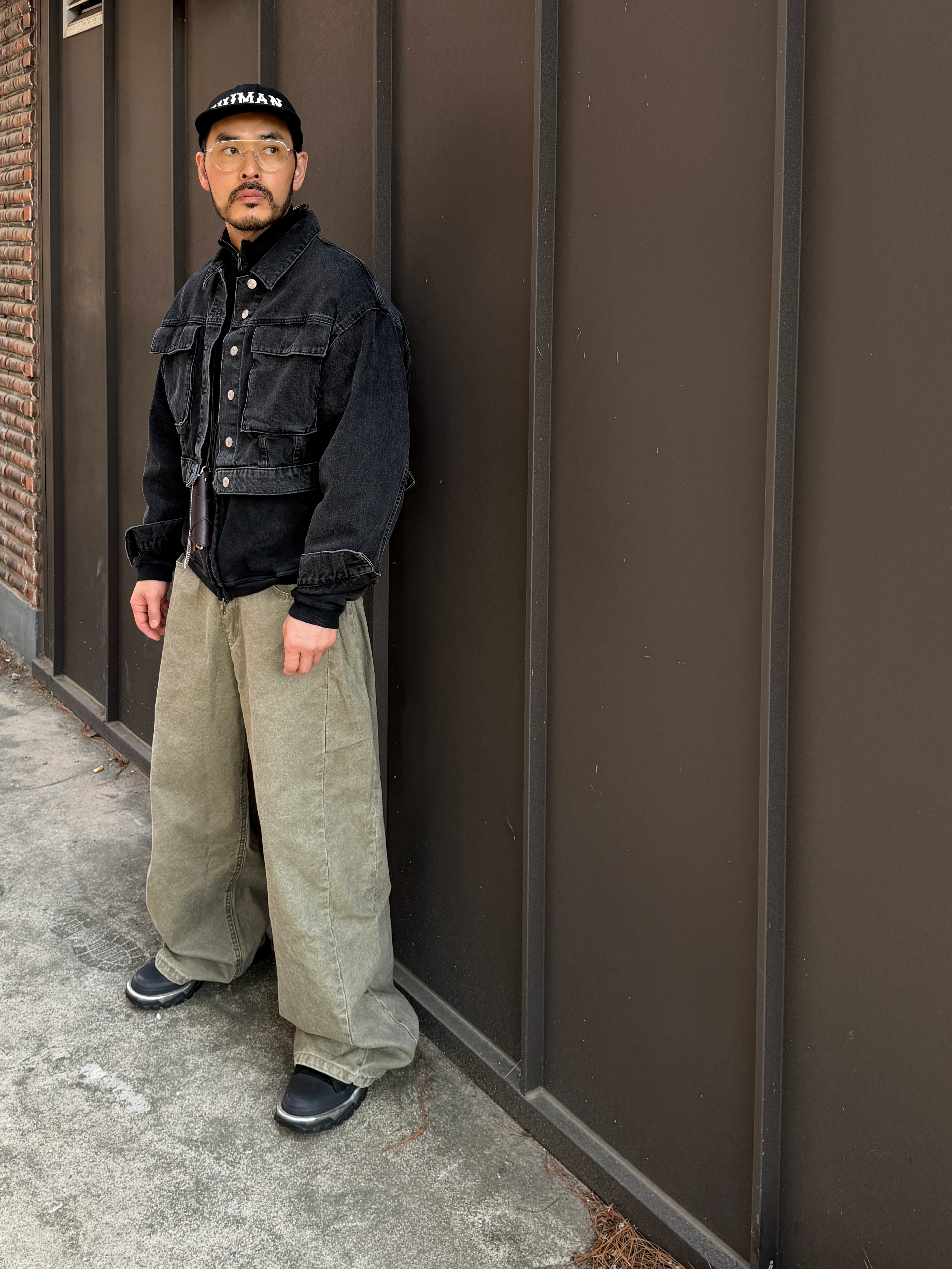 Adidas x Raf Simons Detroit Runner Core Black 착용 스타일 - 8