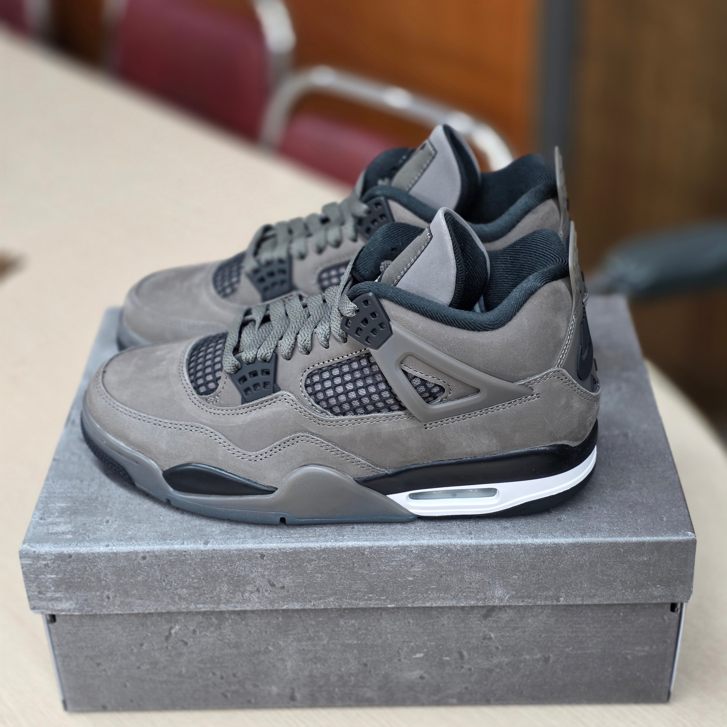 Jordan 4 Retro Cave Stone and Black 착용 스타일 - 1