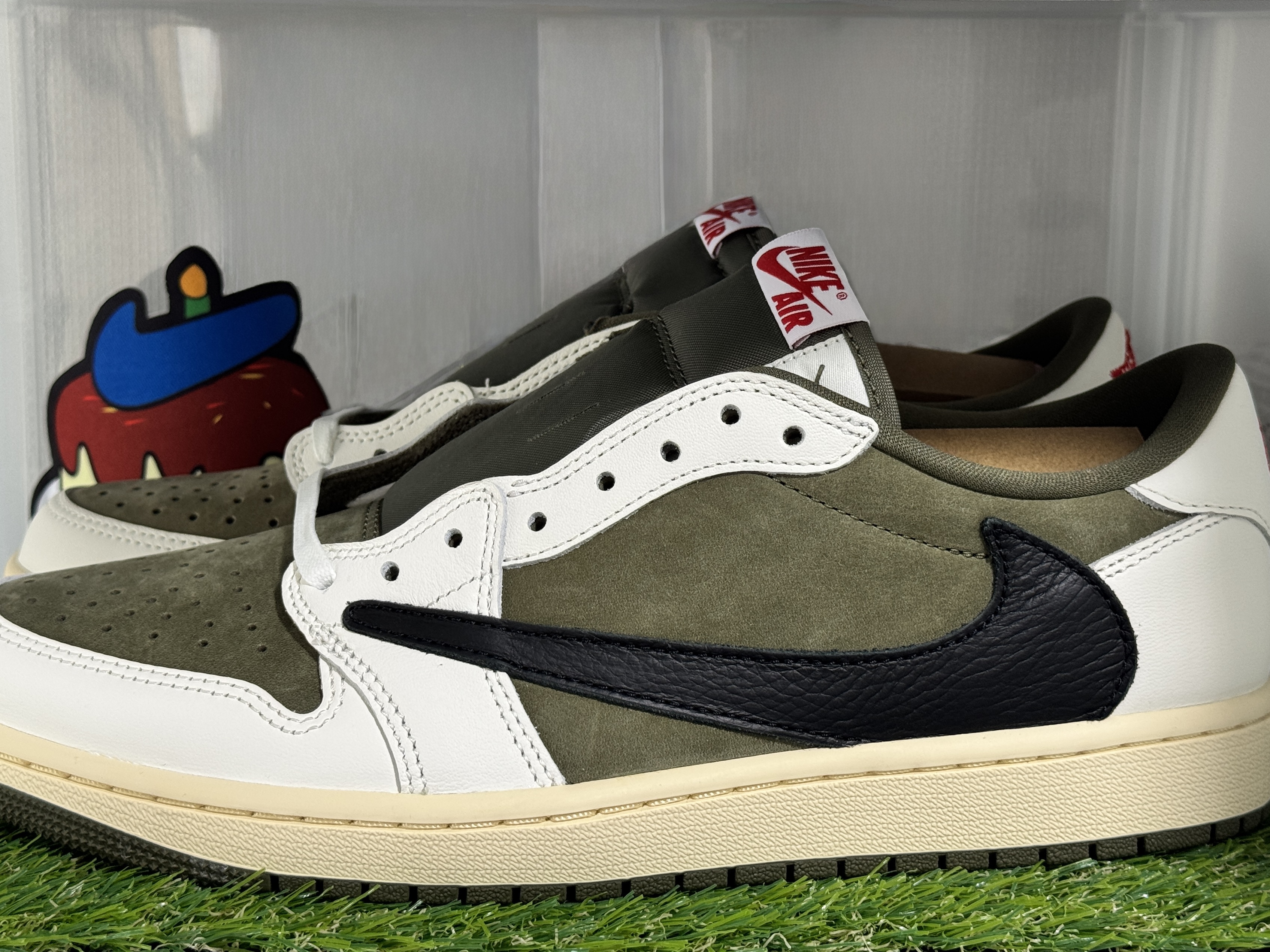 Jordan 1 x Travis Scott Retro Low OG SP Reverse Olive 착용 스타일