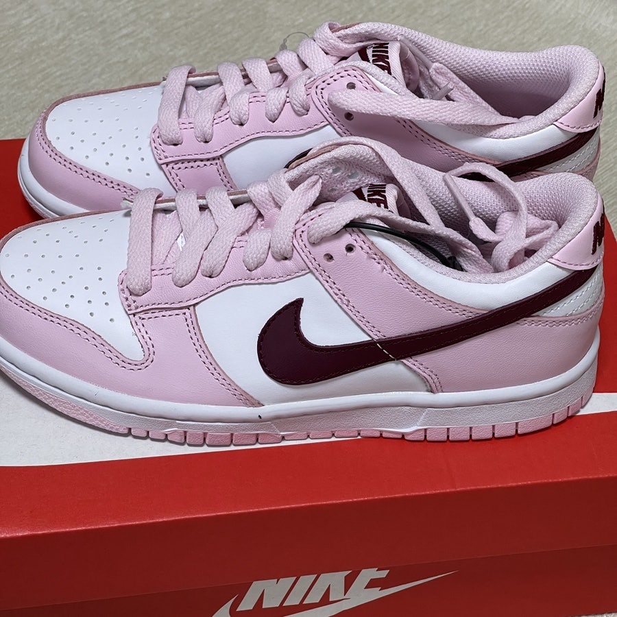 (GS) Nike Dunk Low Pink Foam 착용 스타일 - 1