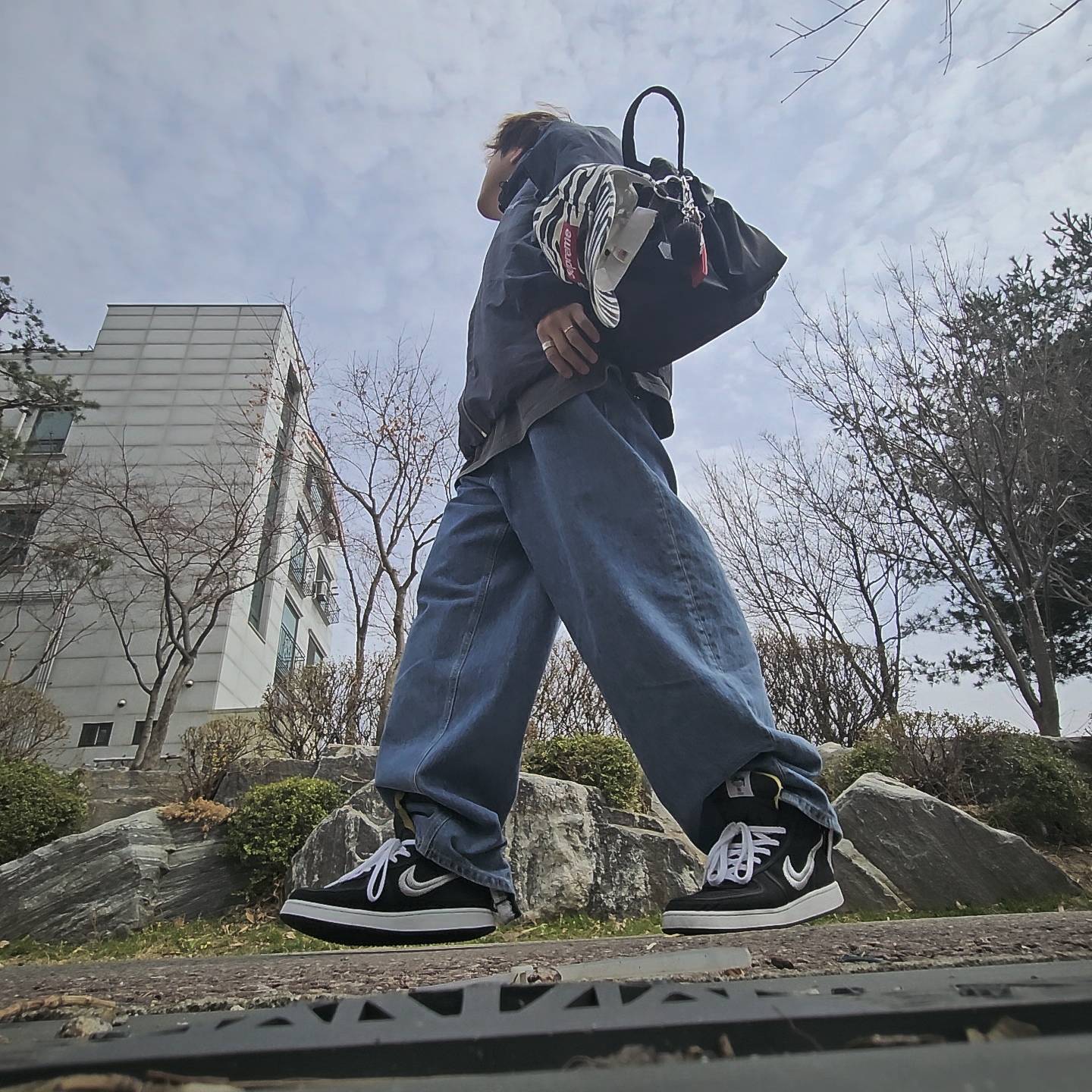 Stussy Wave Dye Beach Shell Jacket Navy, Supreme Washed Chino Twill Camp Cap Zebra - 22FW 착용 스타일 - 1