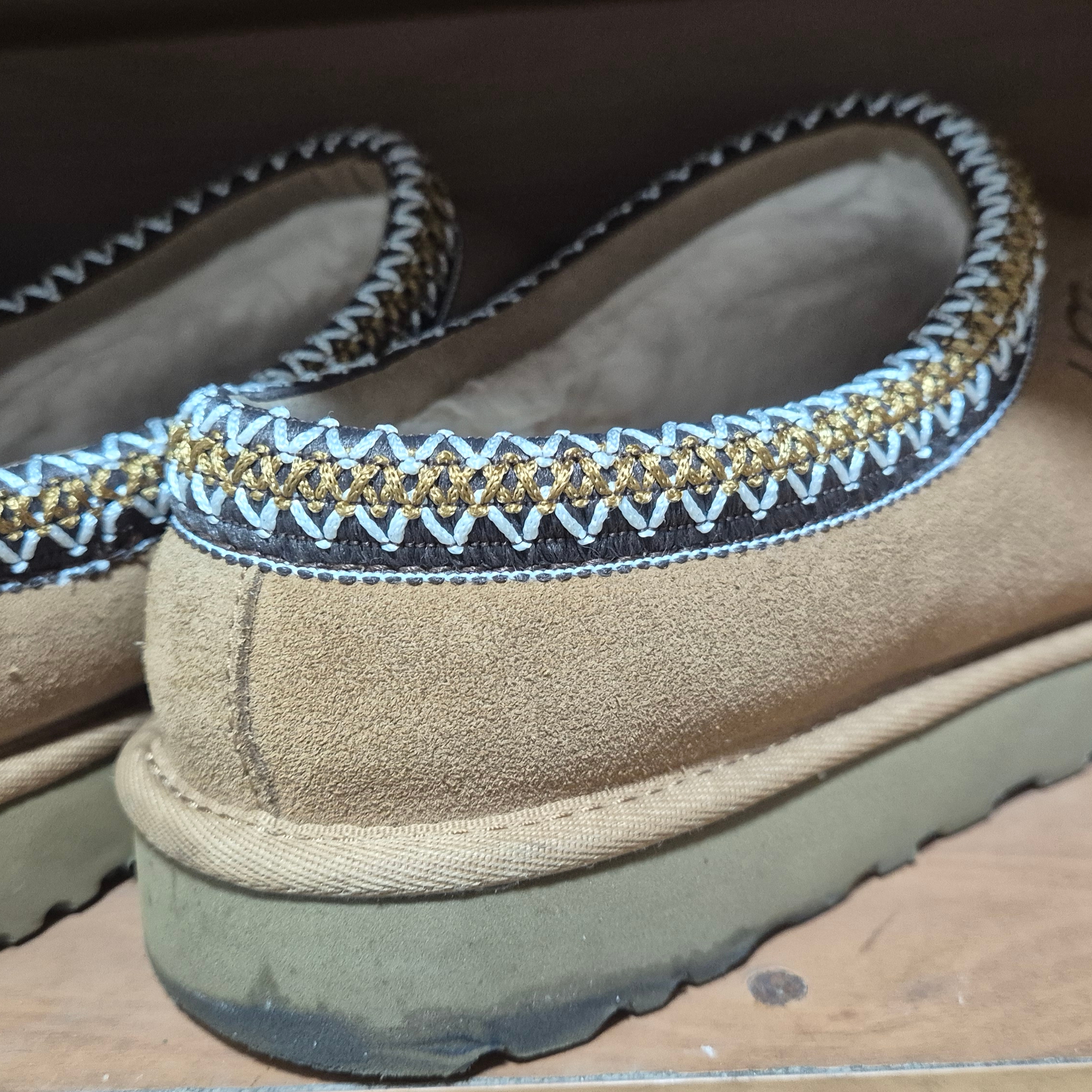 UGG Tasman Slipper Chestnut 착용 스타일