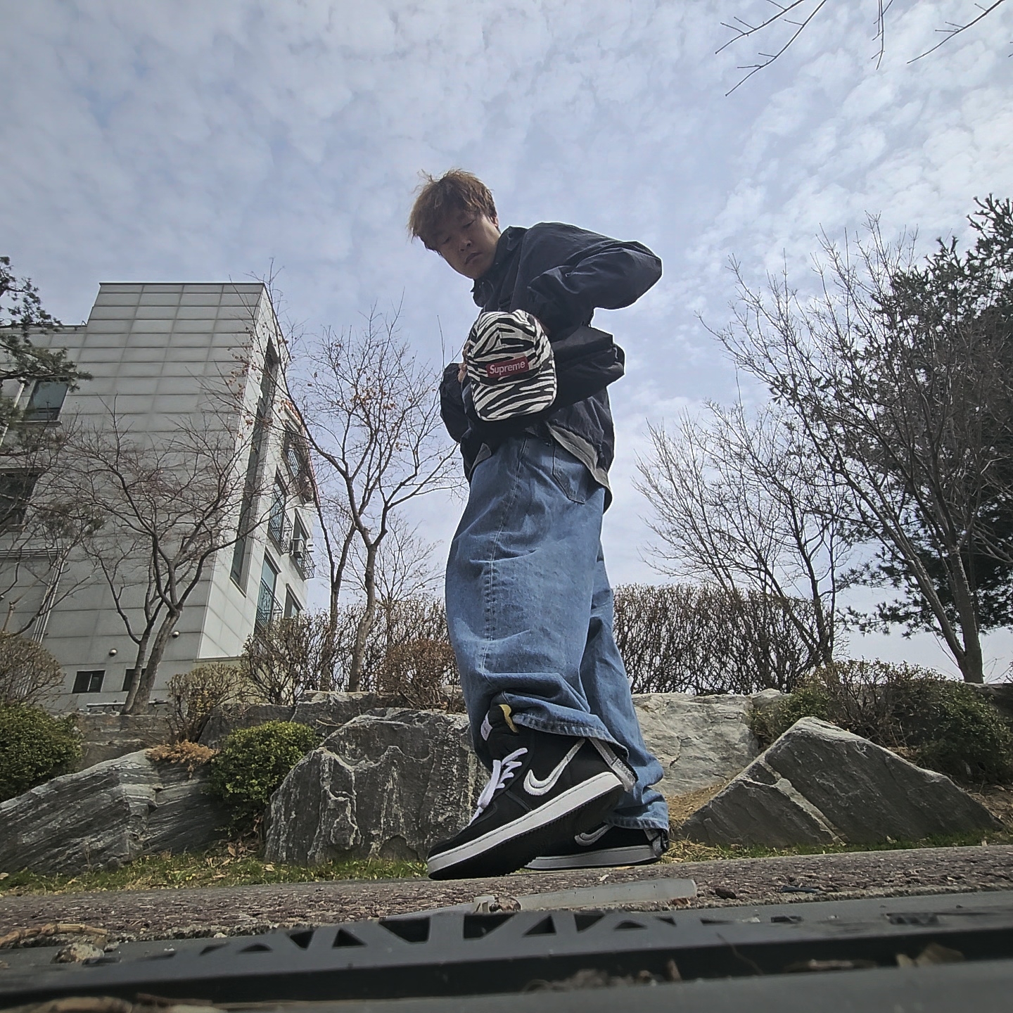 Stussy Wave Dye Beach Shell Jacket Navy, Supreme Washed Chino Twill Camp Cap Zebra - 22FW 착용 스타일 - 4
