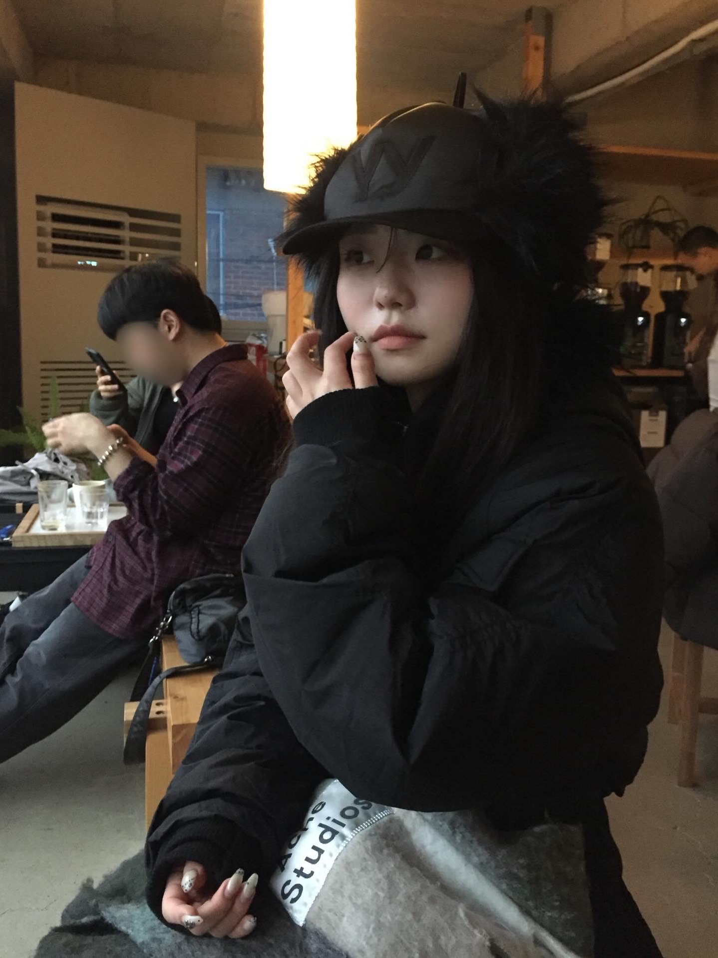 Open Yy Faux Fur Earflap Cap Black 착용 스타일 - 2