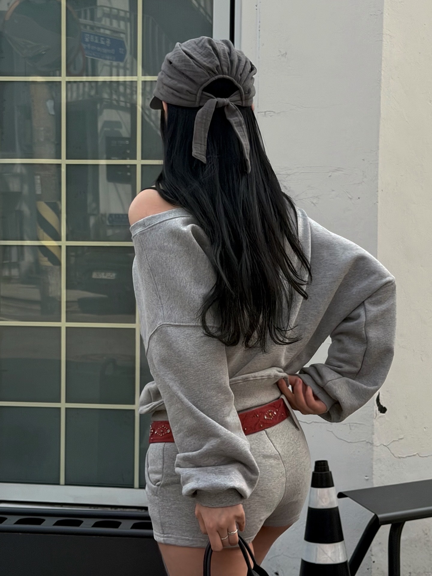 COYSEIO Knot Shirring Cap Grey 착용 스타일 - 2