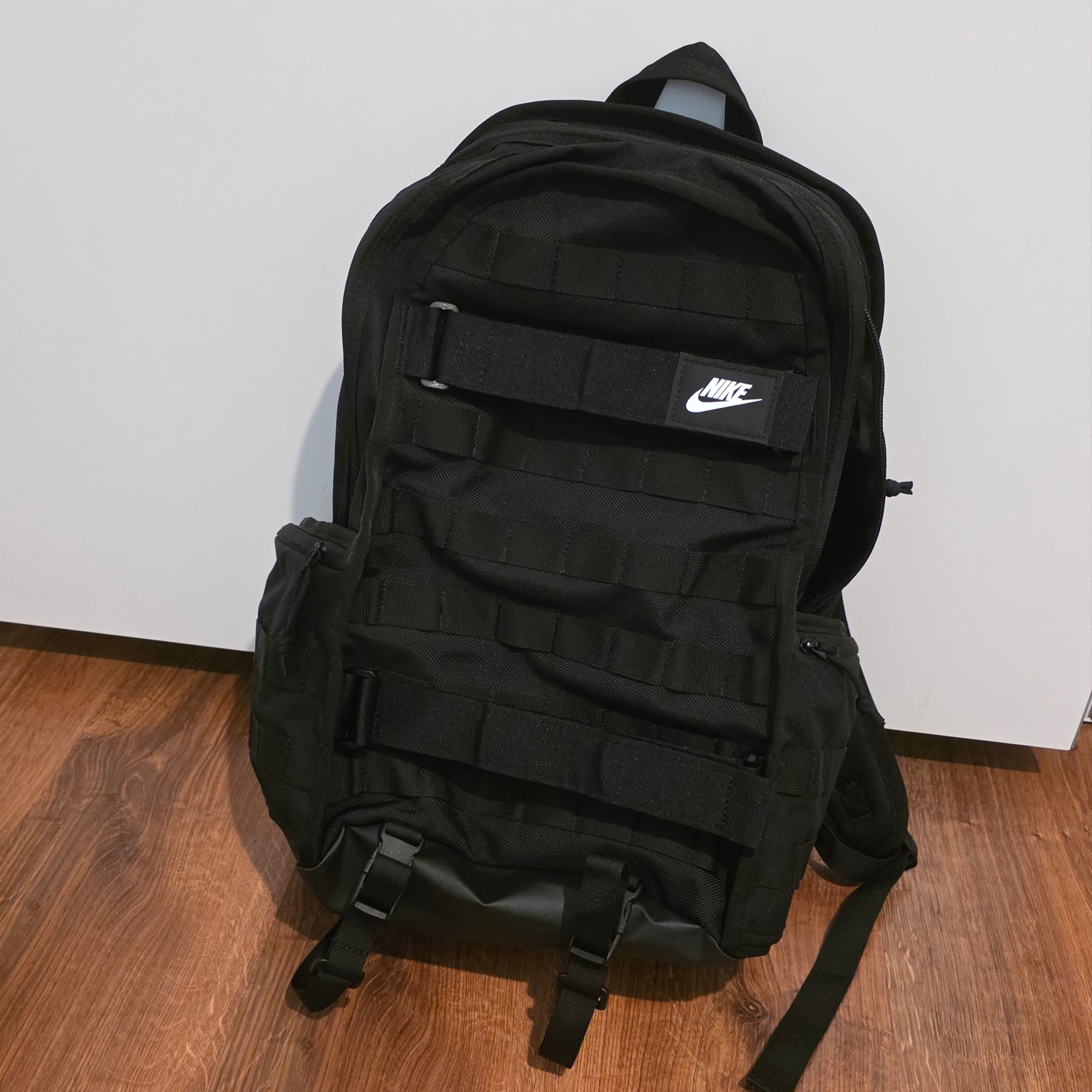 Nike NSW RPM Backpack 26L Black White 착용 스타일