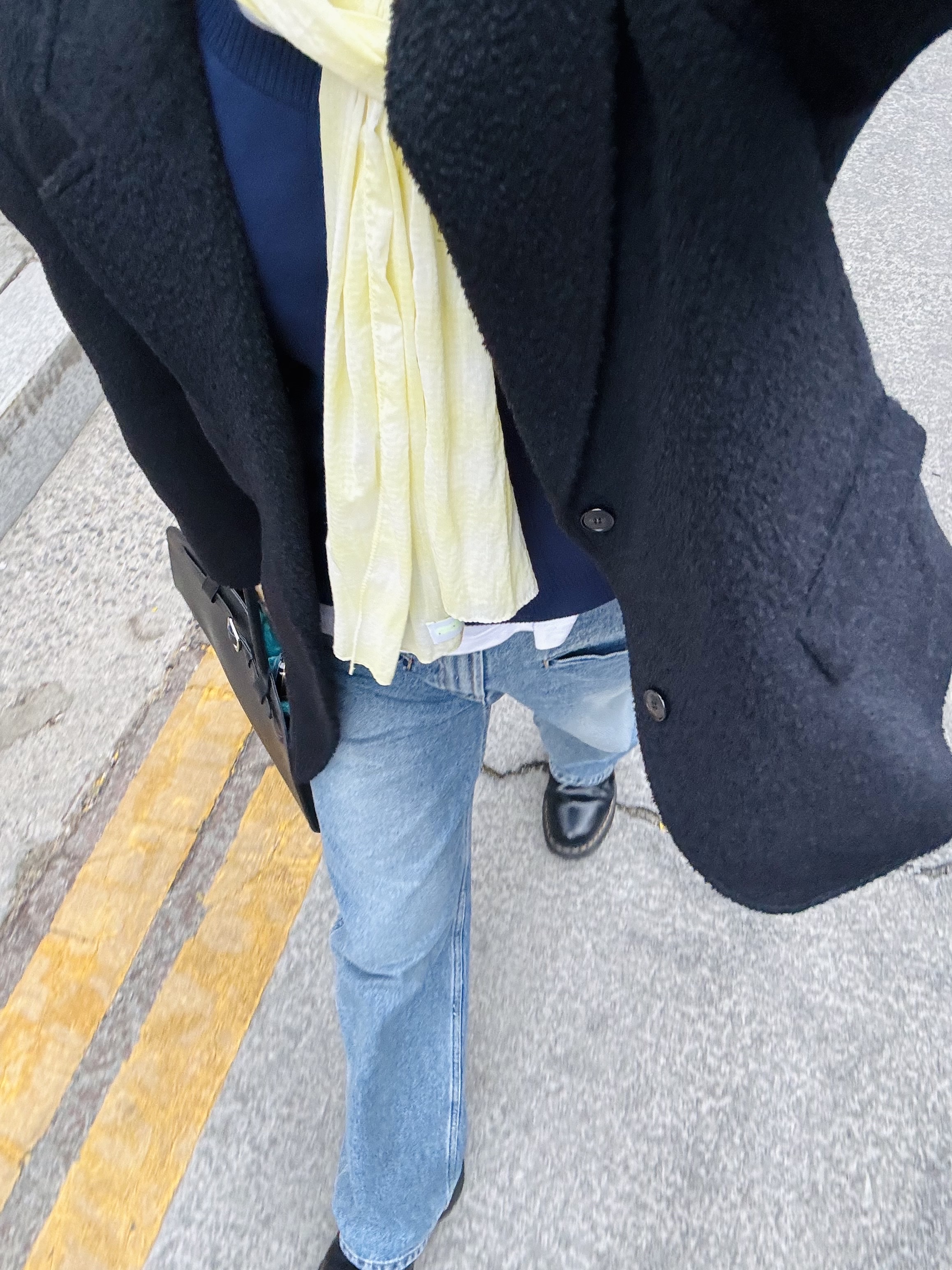 Aieul Aryal Jeans Light Indigo, STU Cut off Patch Jacket Beige 착용 스타일 - 3