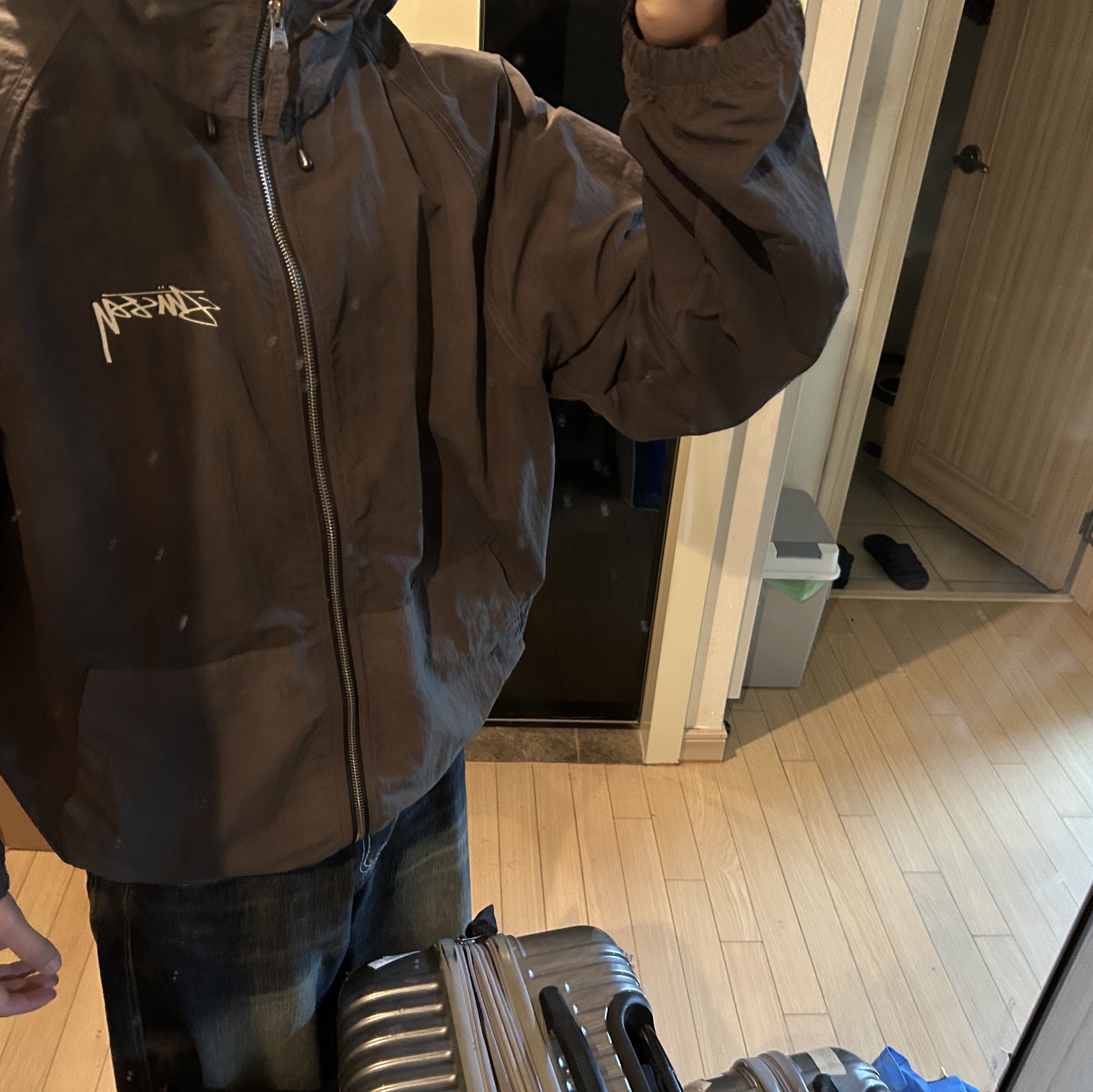 Stussy Wave Dye Beach Shell Jacket Black 착용 스타일 - 1