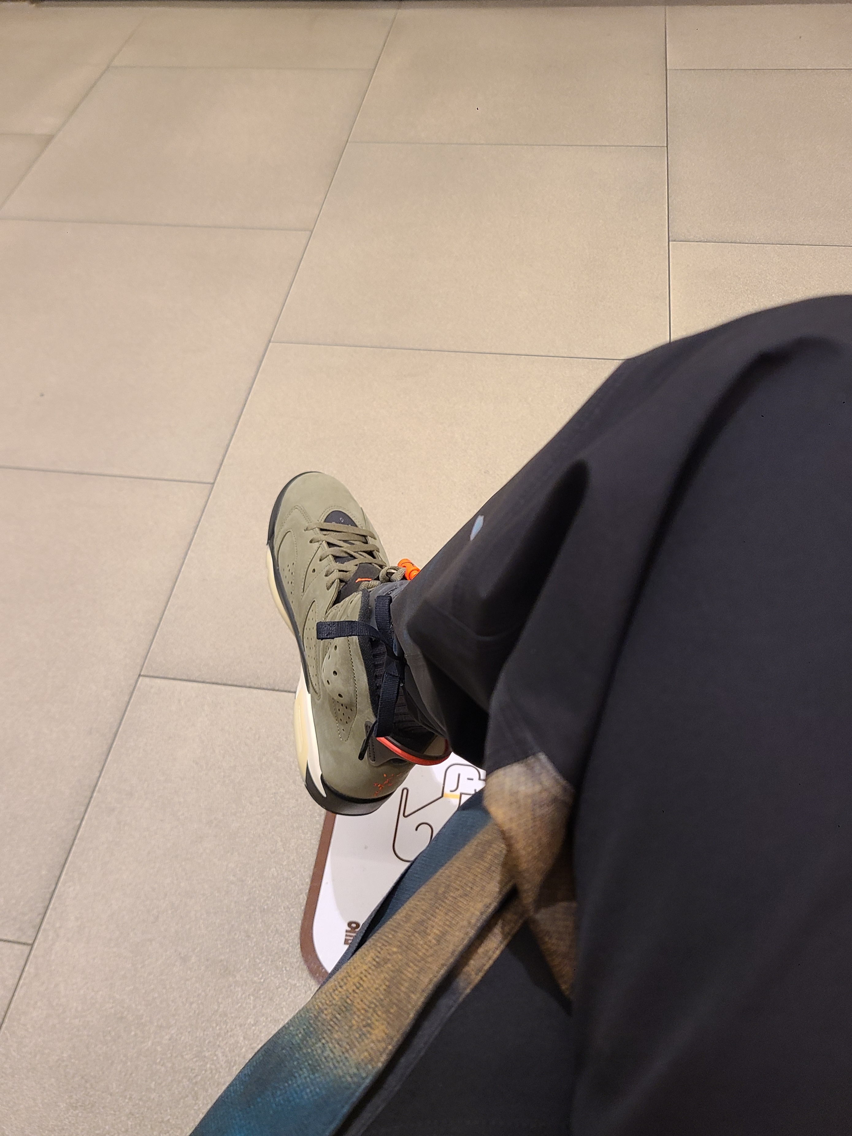 Jordan 6 x Travis Scott Retro Olive, Jordan Fearless Gore-Tex Pants 착용 스타일 - 2