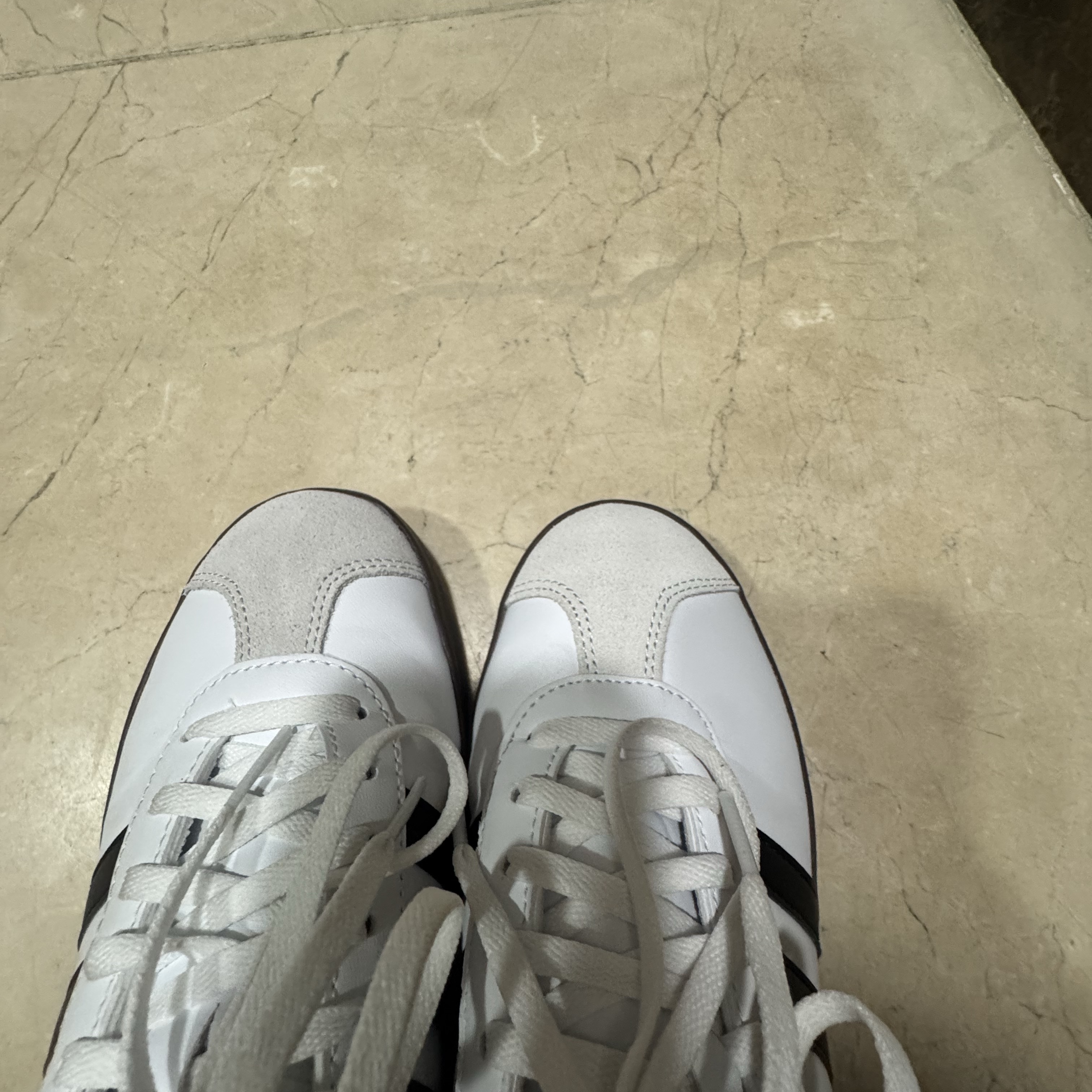 Adidas VL Court Base Cloud White Core Black 착용 스타일