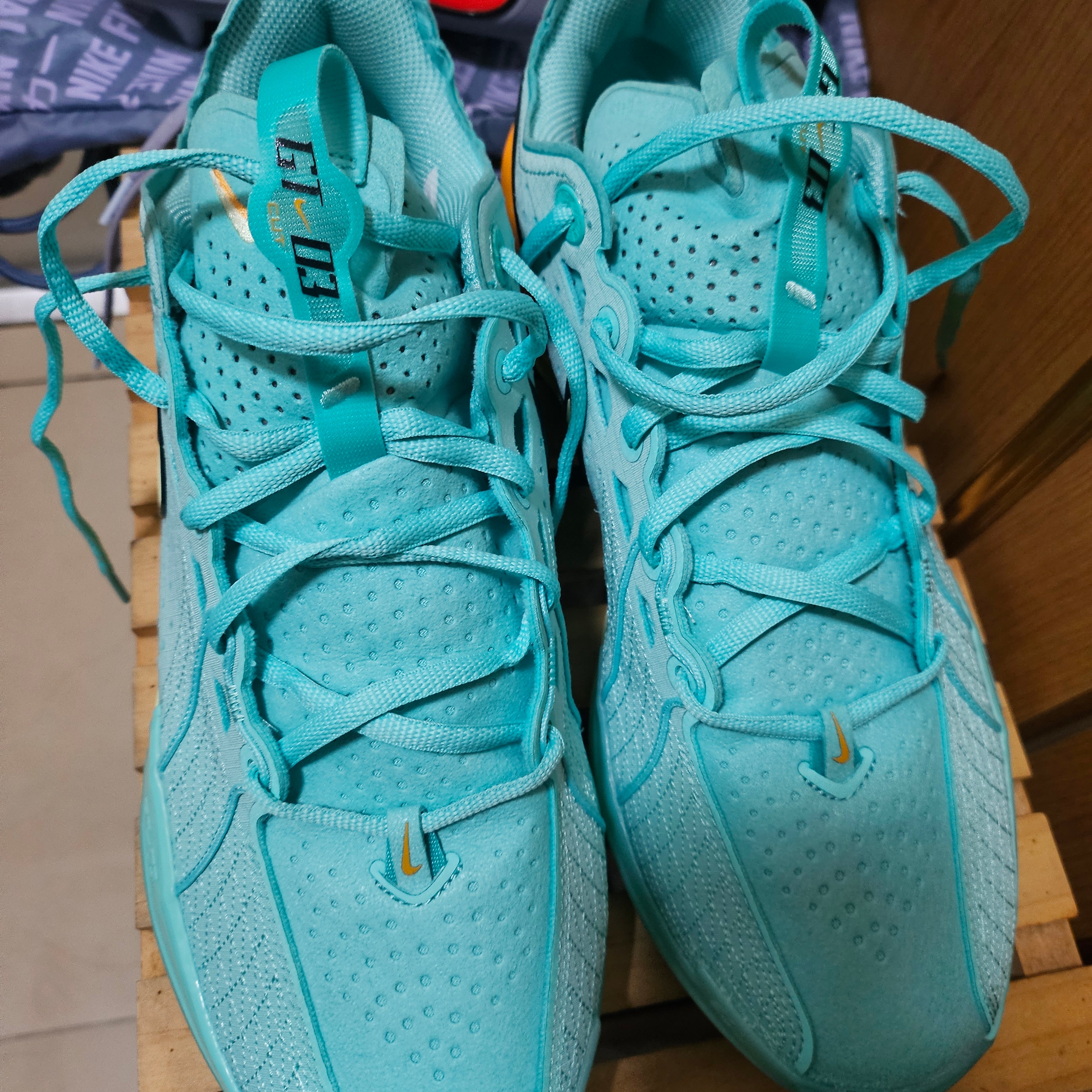 Nike Air Zoom G.T. Cut 3 EP Bleached Turquoise Barely Volt 착용 스타일 - 2
