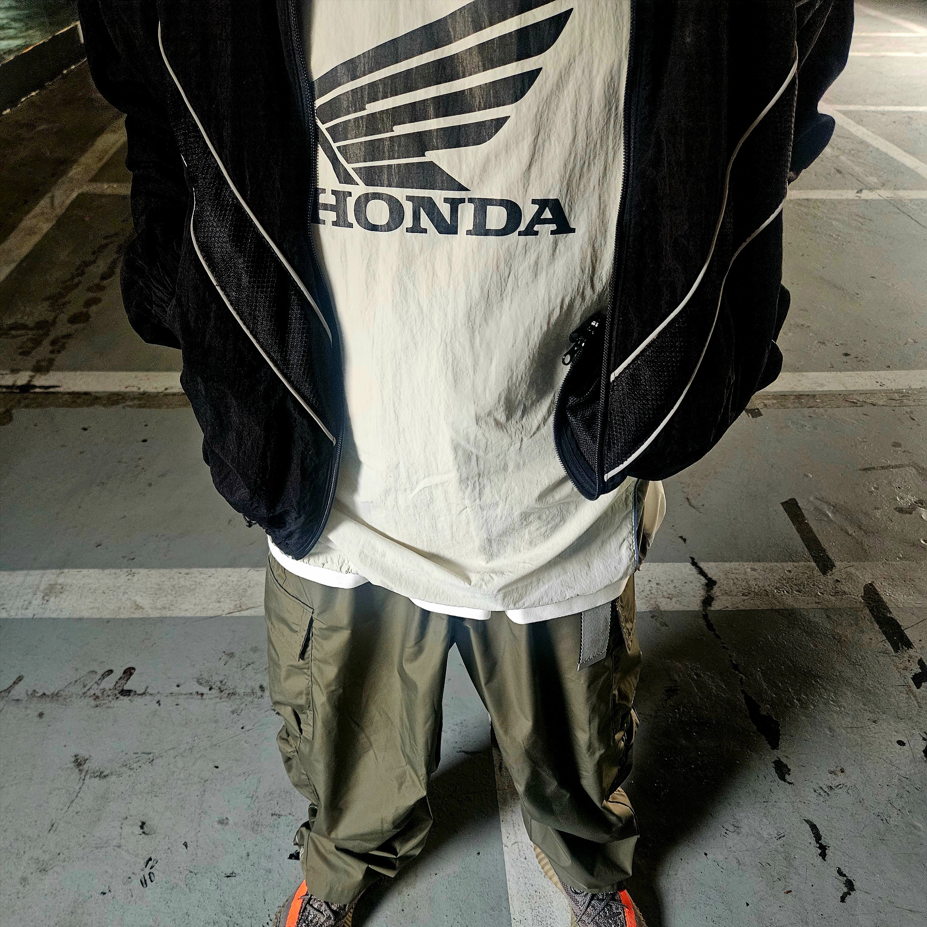 Honda Speed Track Nylon T-Shirt Beige 착용 스타일