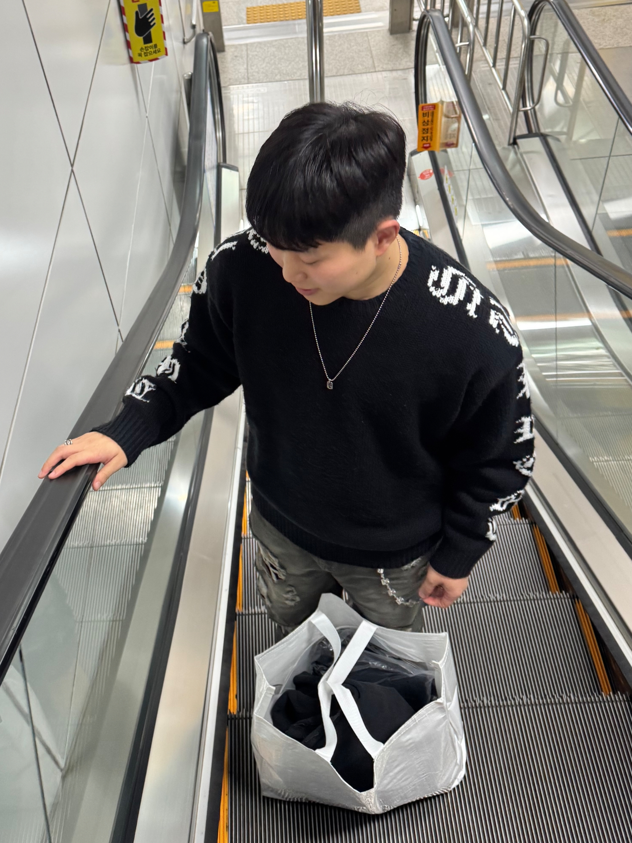 Supreme Old English Sleeves Sweater Black - 26SS, Chrome Hearts Dog Tag Tiny Cut Out Cross Pendant Silver 착용 스타일 - 3