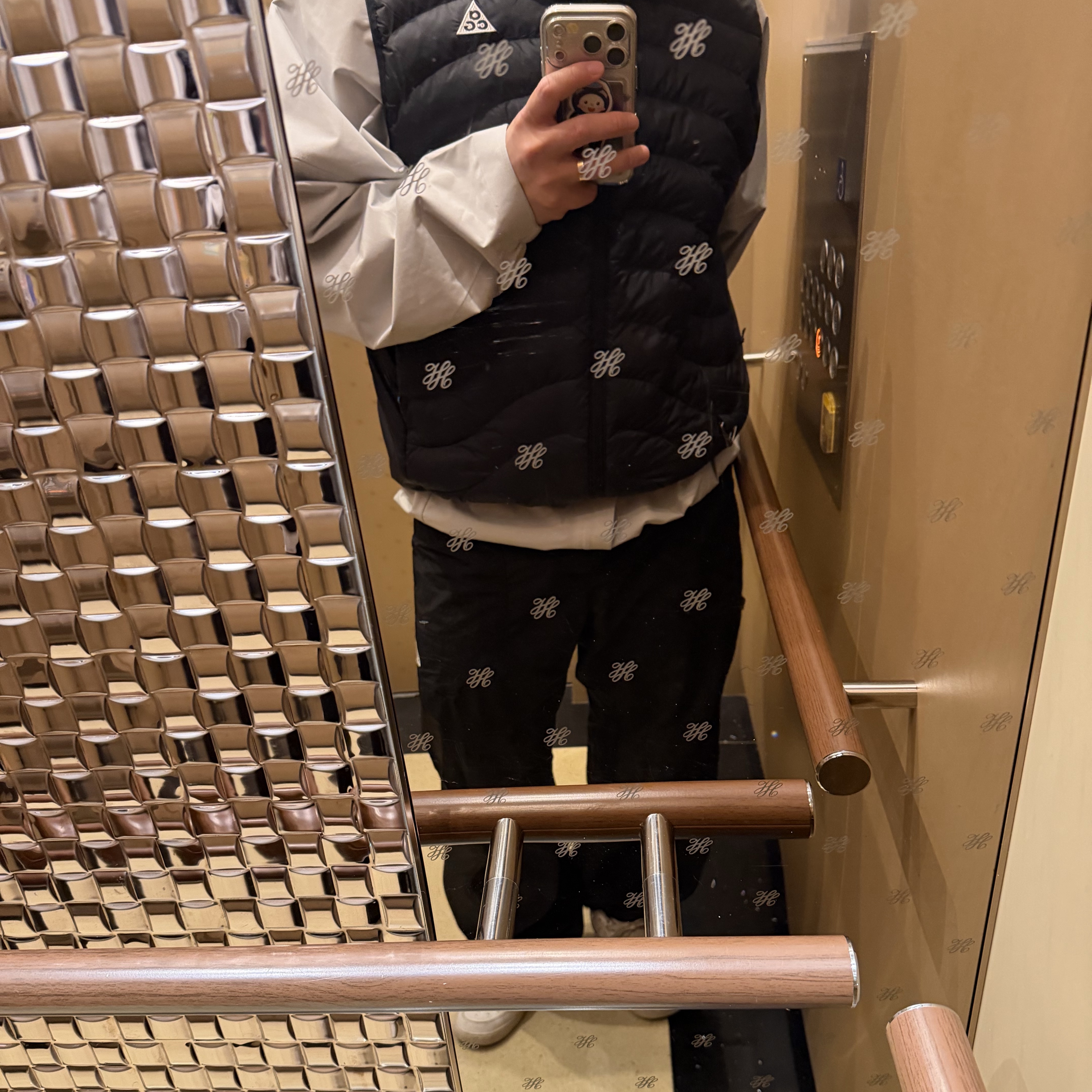 Nike ACG Lava Flow Therma-Fit ADV Vest Black Summit White - Asia, Nike ACG Storm-Fit ADV Cascade Rains Full Zip Jacket Photon Dust - Asia 착용 스타일