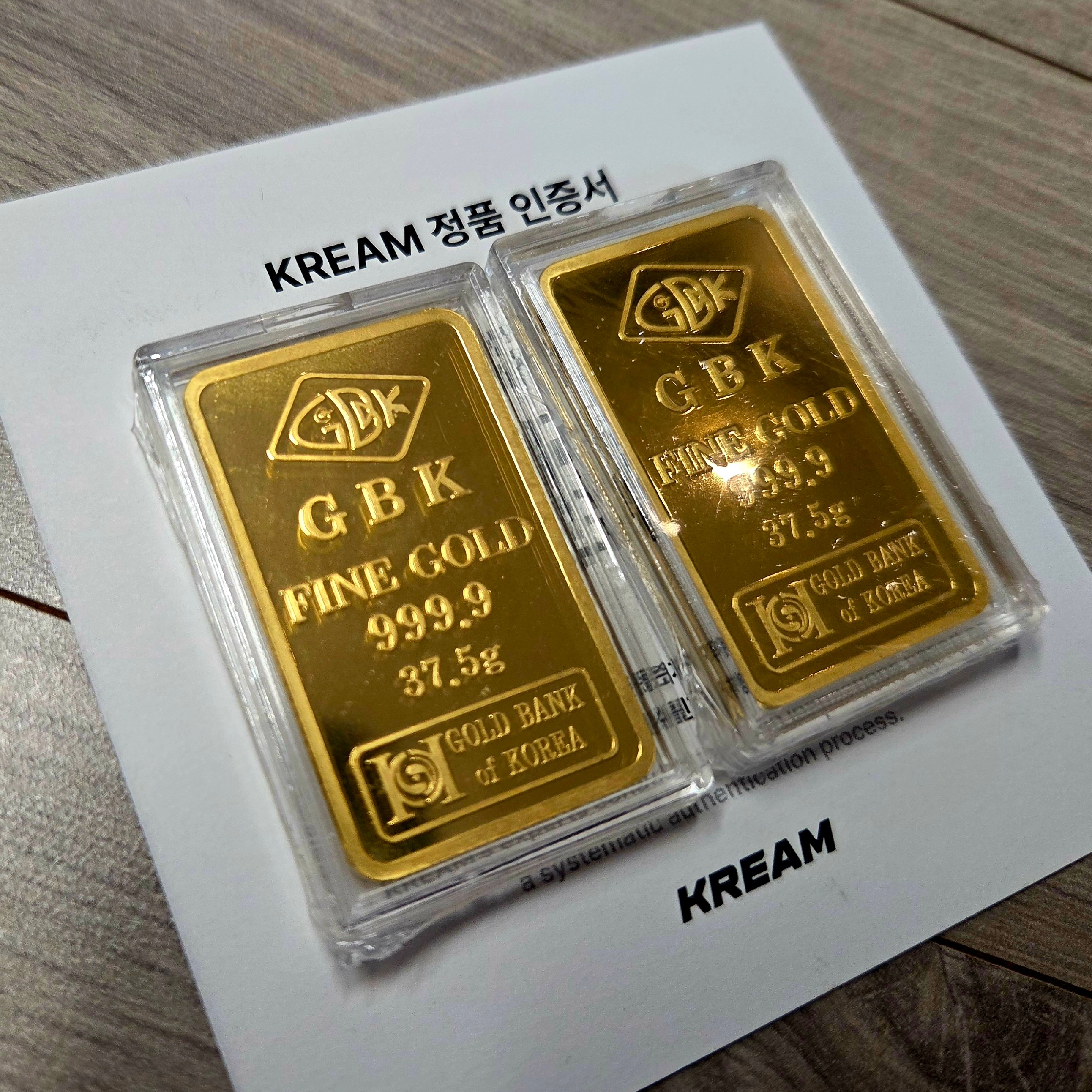Gold The Three Major Hallmarks Gold Bar 37.5g (Random Design) 착용 스타일