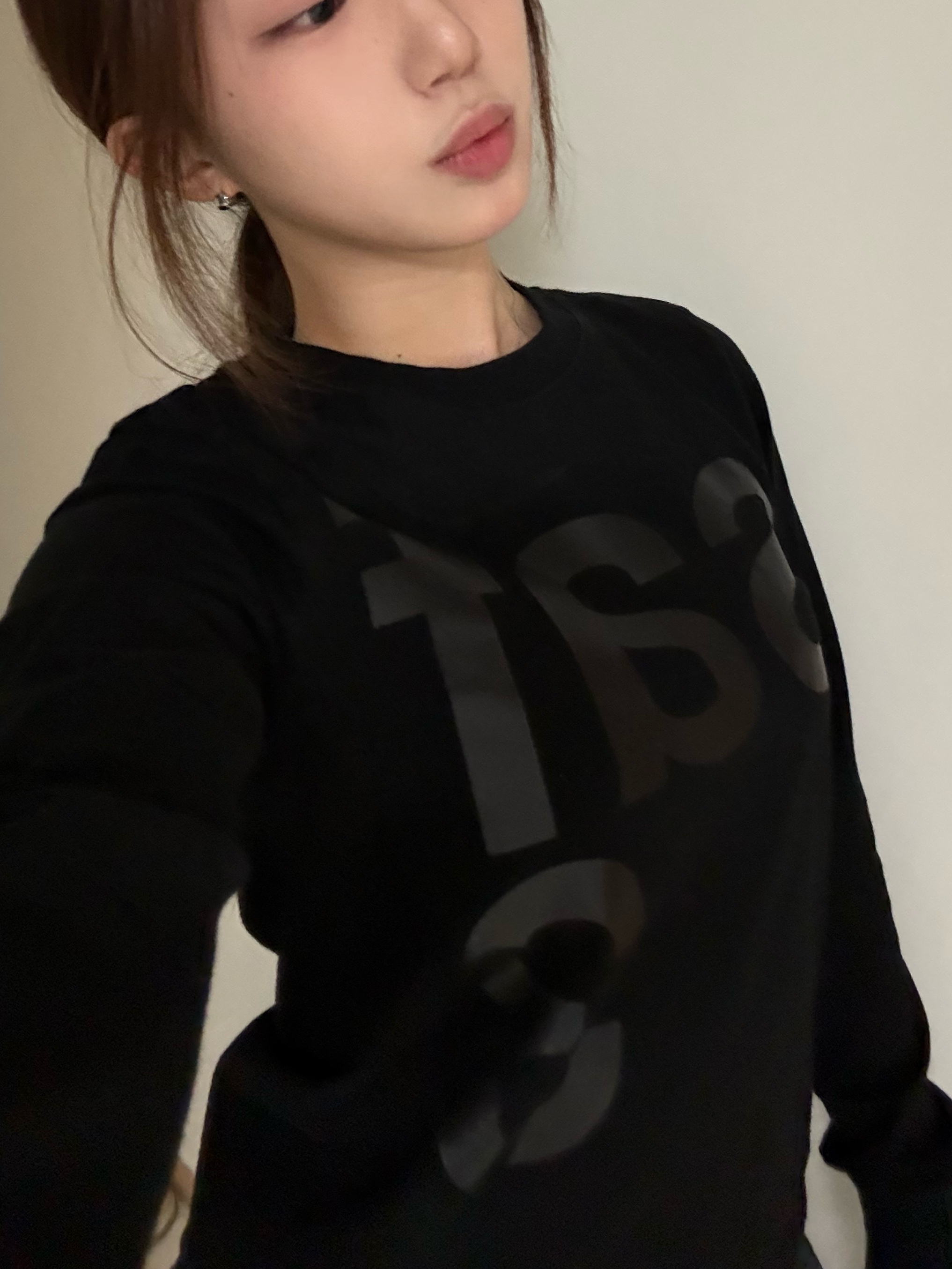 [KREAM 단독] Safarispot Women 1/2 Basic Safari LS T-Shirt Black 착용 스타일