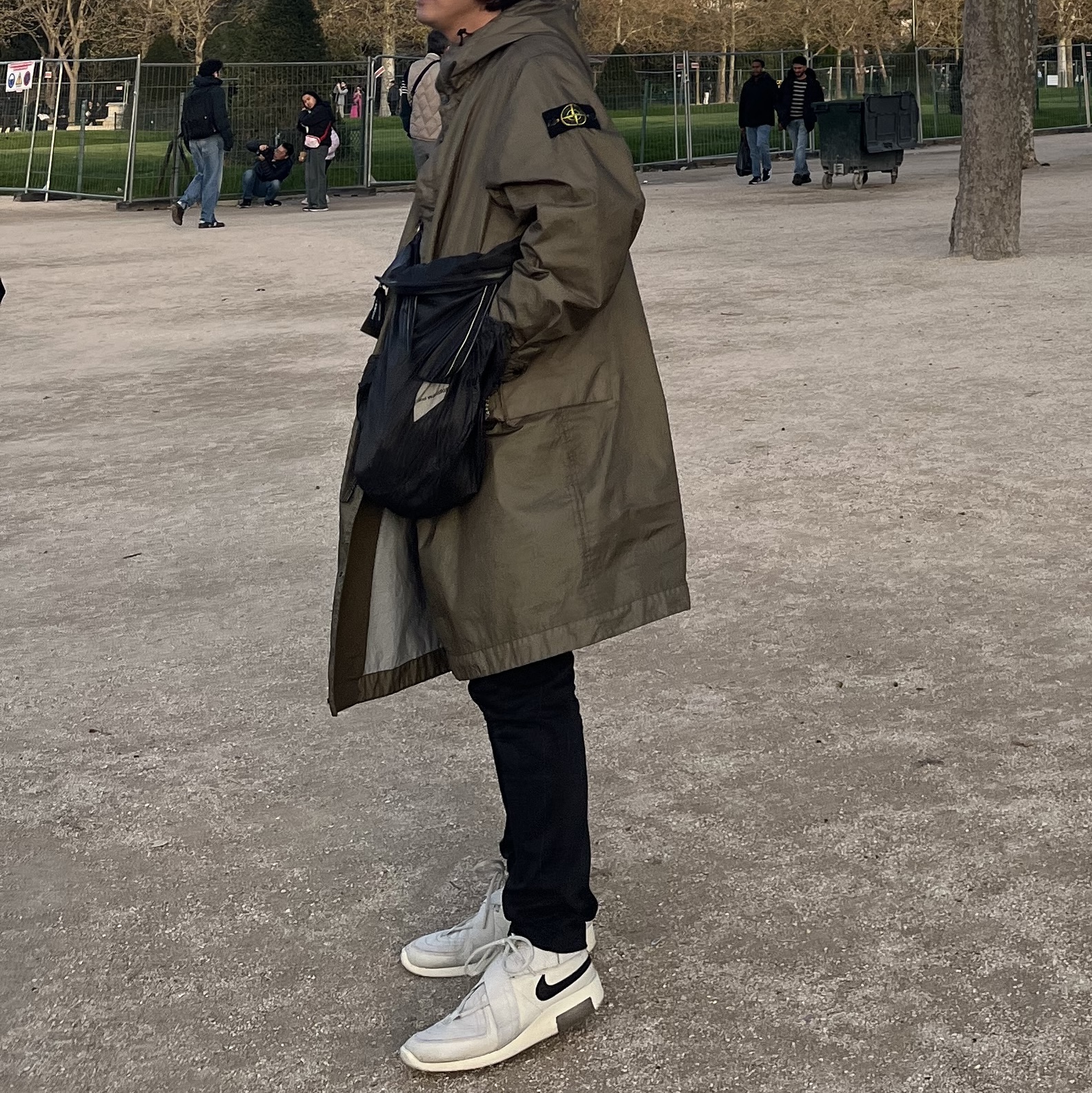 Nike x Fear of God Air Fear of God Raid Light Bone 착용 스타일