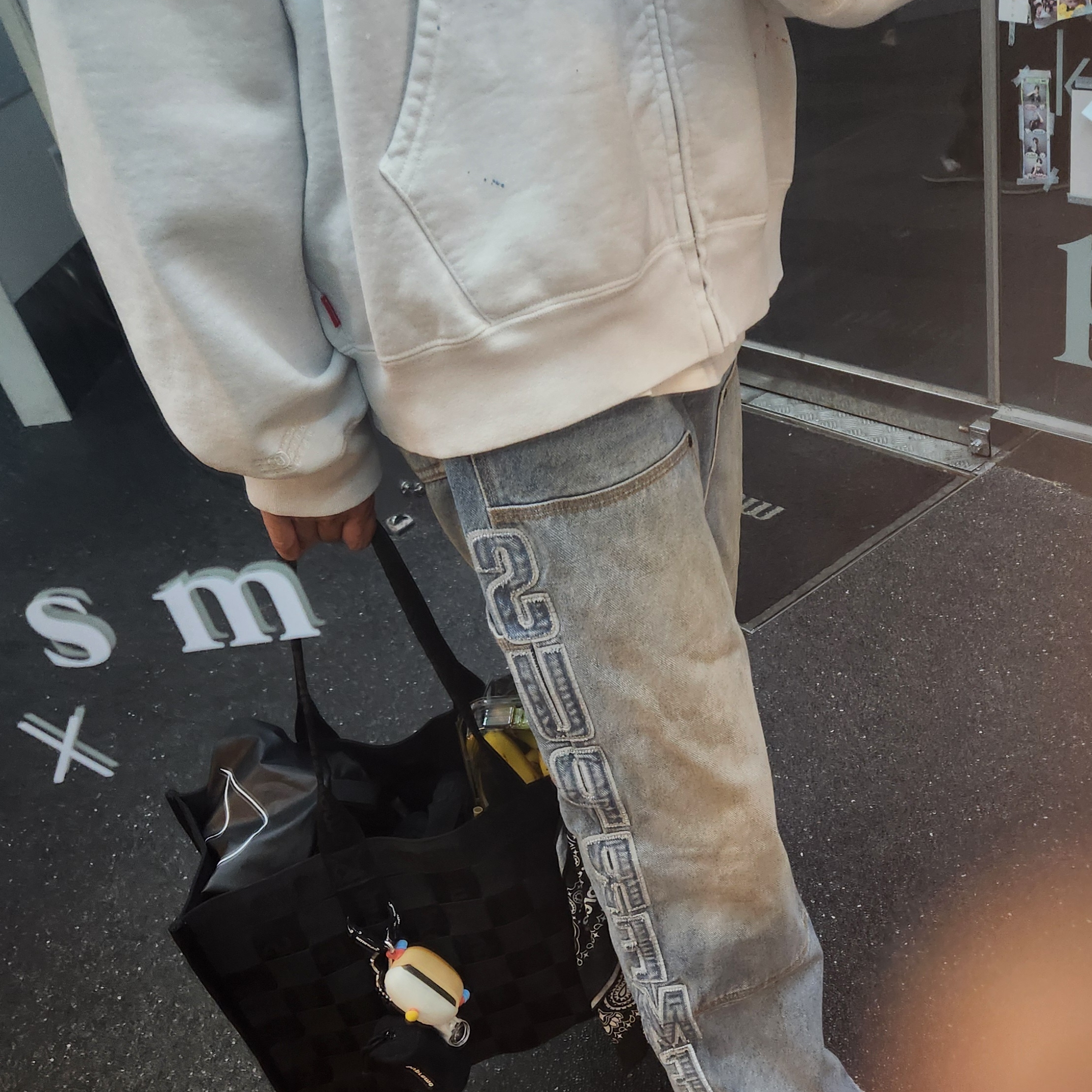 Supreme x MM6 Maison Margiela Box Logo Zip Up Hooded Sweatshirt White - 26SS, Supreme x MM6 Maison Margiela Split 6-Panel Black - 26SS 착용 스타일 - 2
