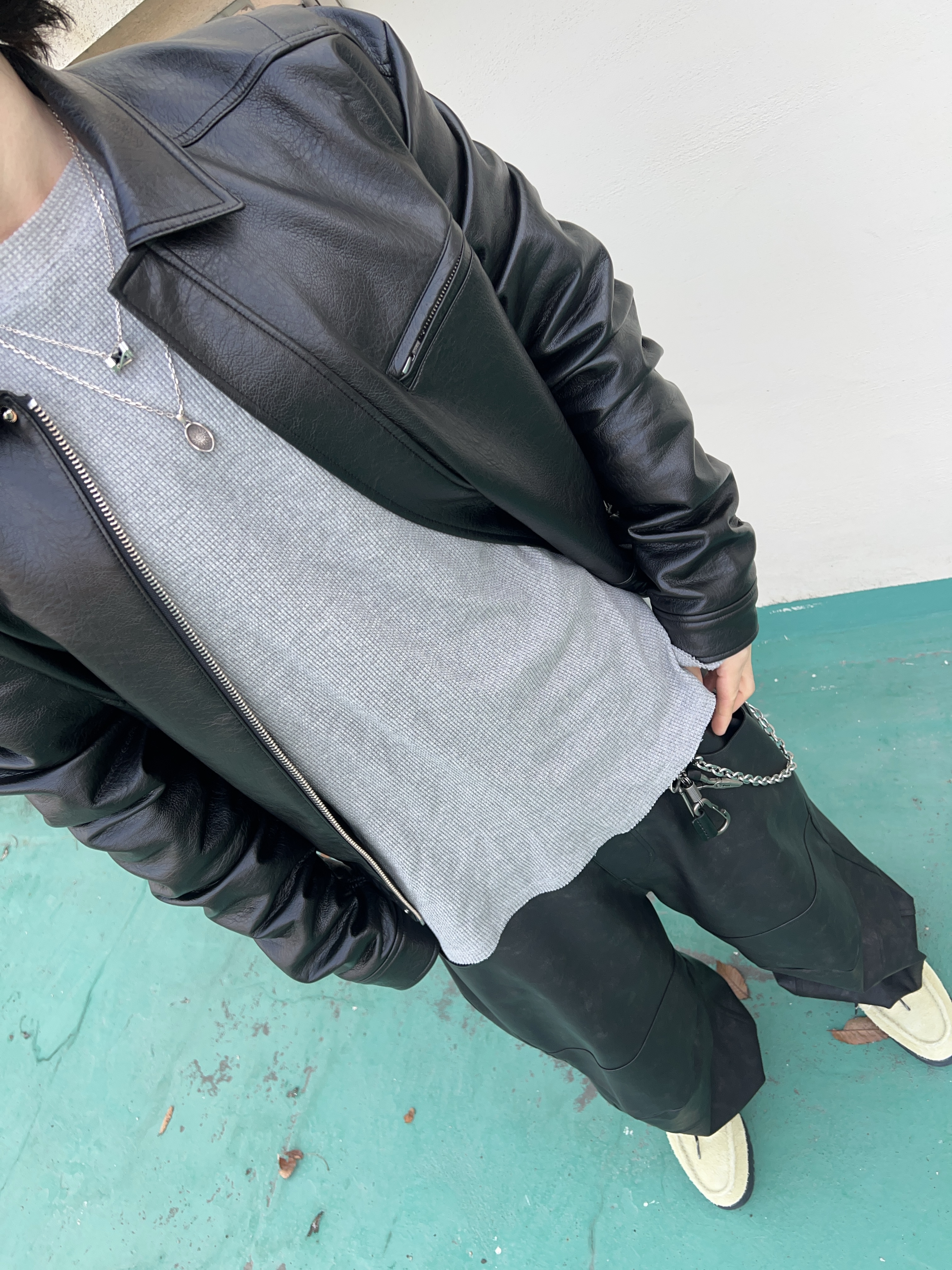 MJD x Koin Seoul 3D Knee Eco Leather Pants Black, Timberland Heritage Gore-Tex Moc Toe Mid Boots Light Green Suede - Wide 착용 스타일 - 4