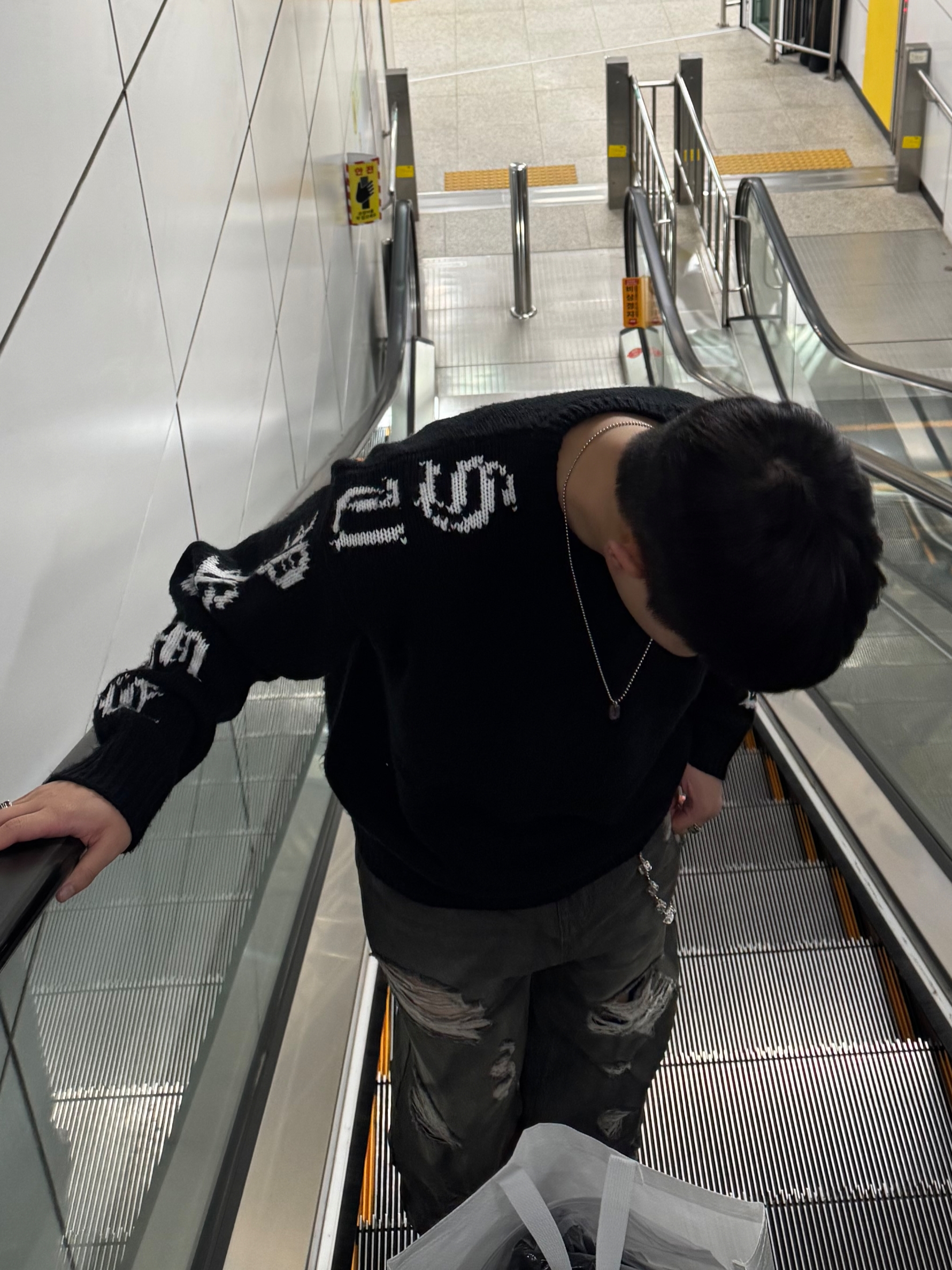 Supreme Old English Sleeves Sweater Black - 26SS, Chrome Hearts Dog Tag Tiny Cut Out Cross Pendant Silver 착용 스타일 - 2