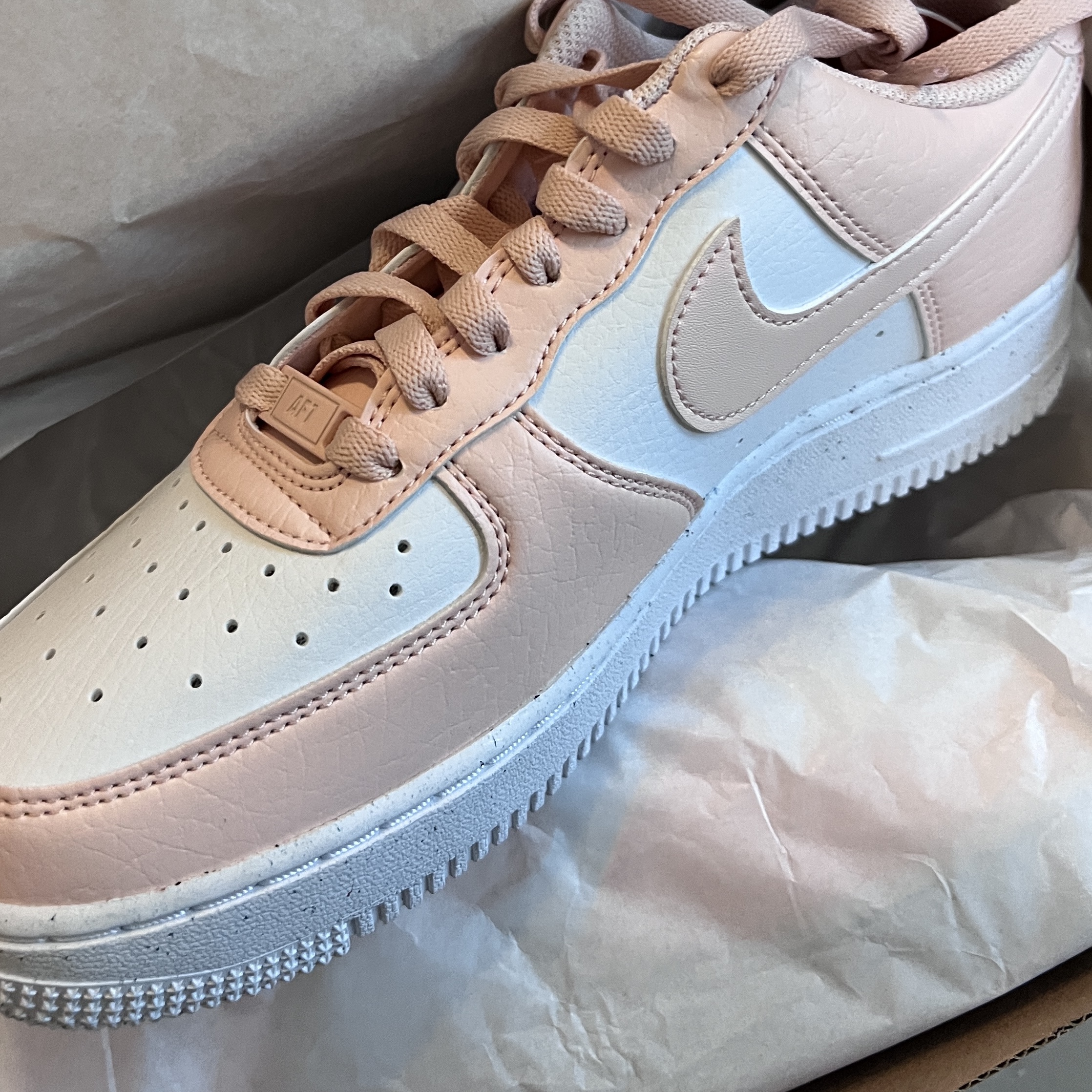 (W) Nike Air Force 1 '07 Next Nature White Washed Coral 착용 스타일
