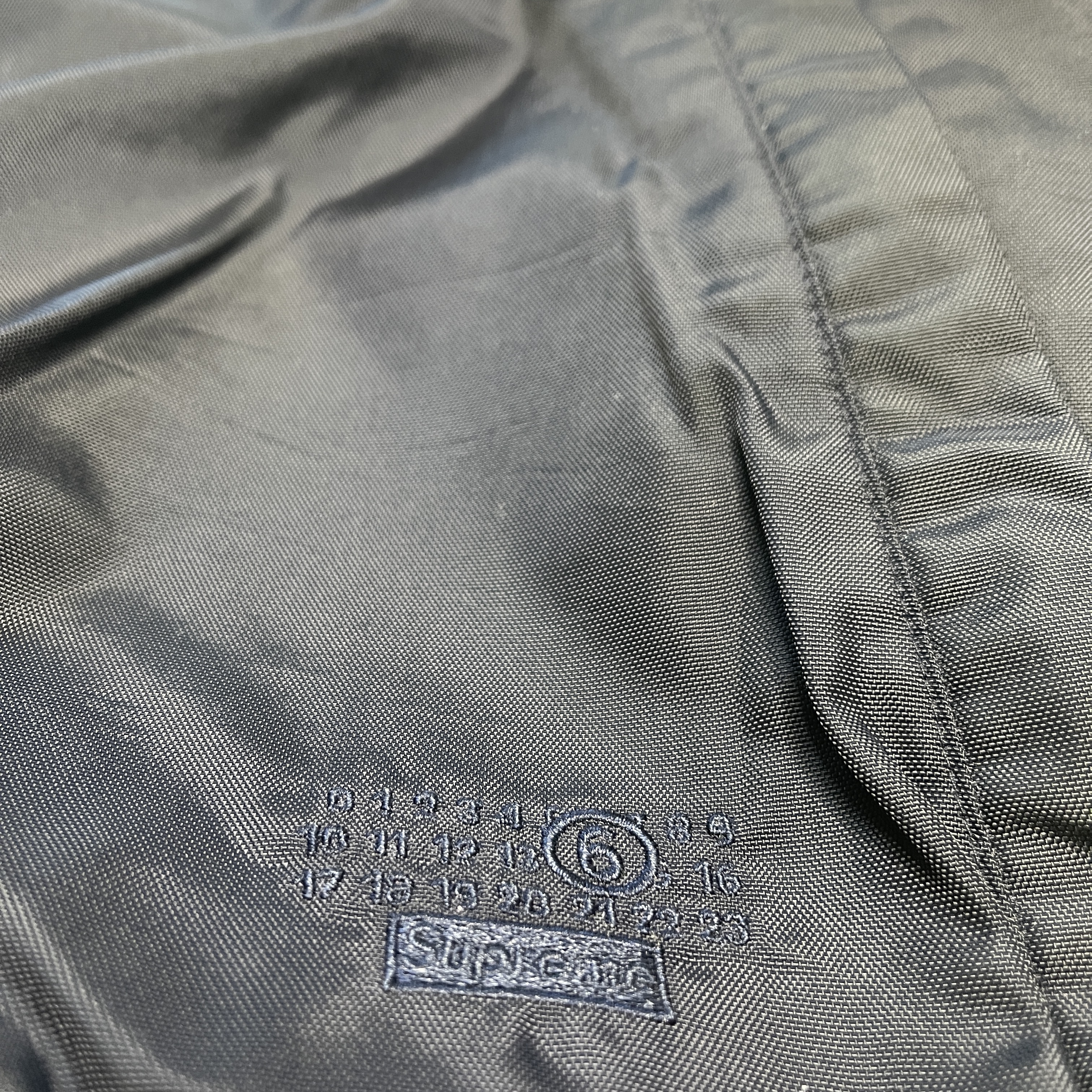Supreme x MM6 Maison Margiela Split Stadium Jacket Navy - 26SS 착용 스타일 - 5