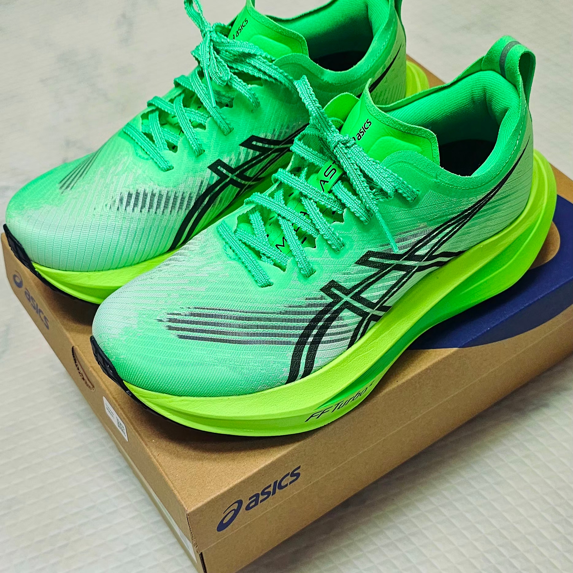 Asics Megablast Vital Green Black 착용 스타일 - 1
