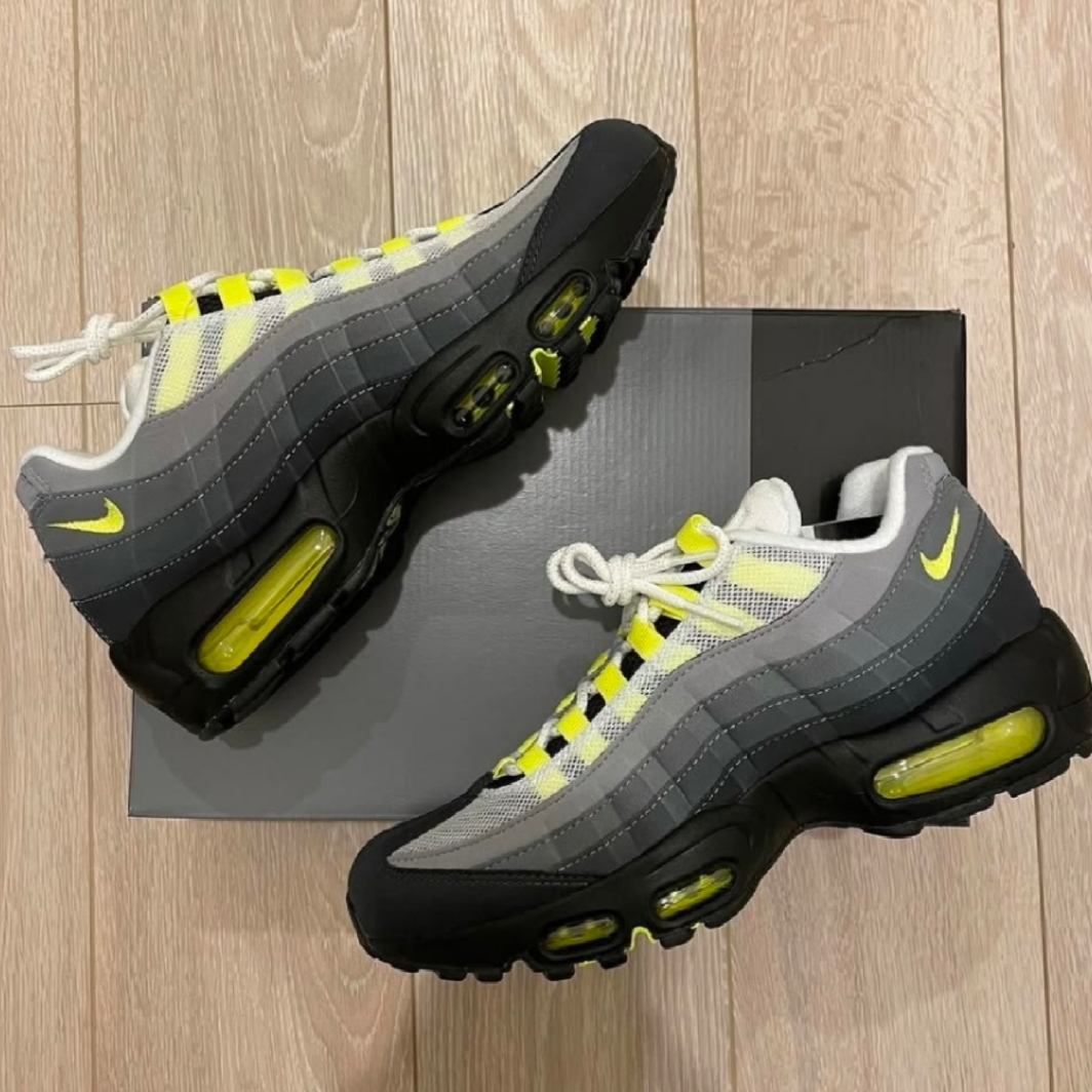 Nike Air Max 95 OG Neon 착용 스타일