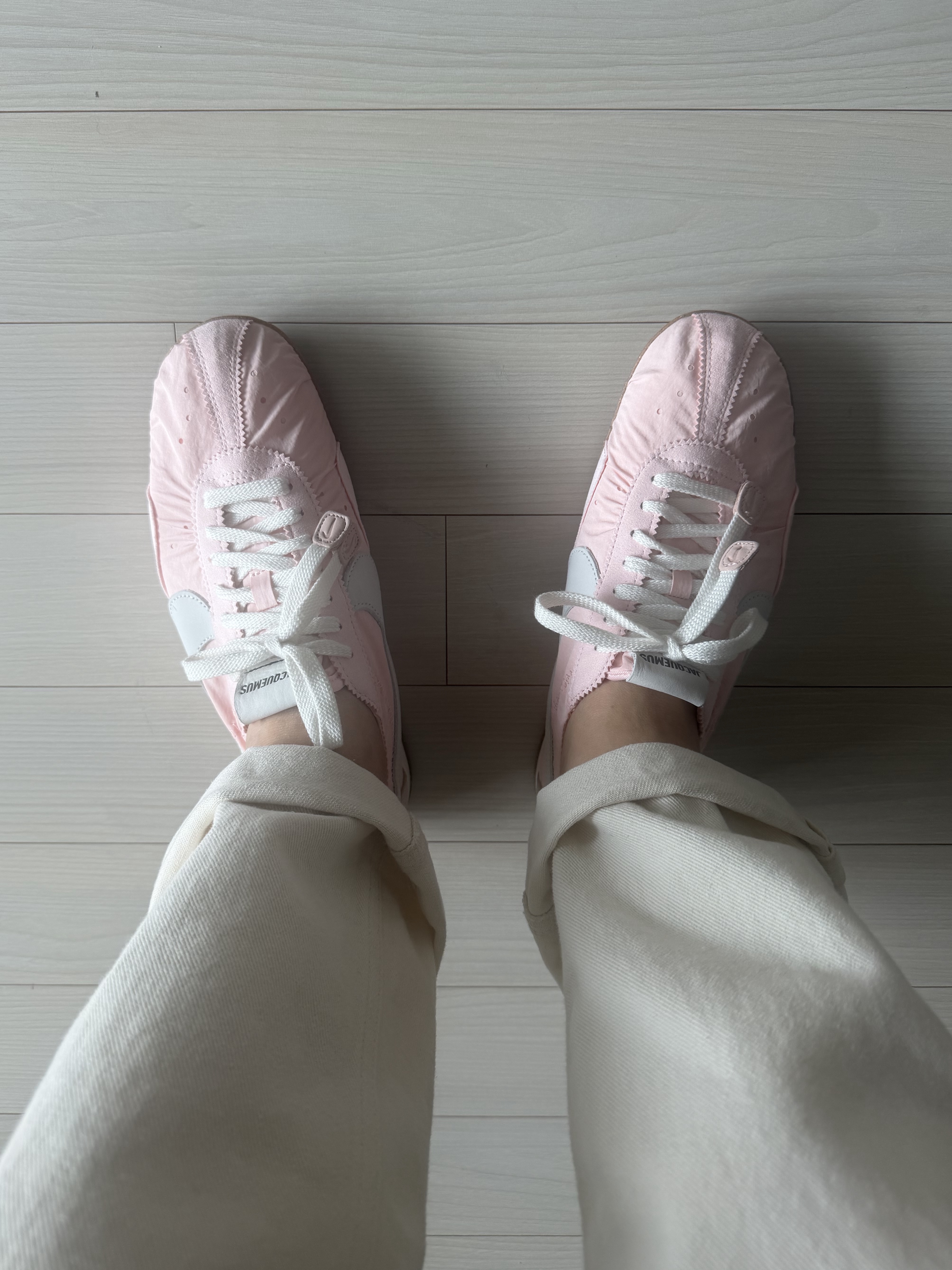 Nike x Jacquemus Moon Shoe SP Aluminum Pink Sail 착용 스타일