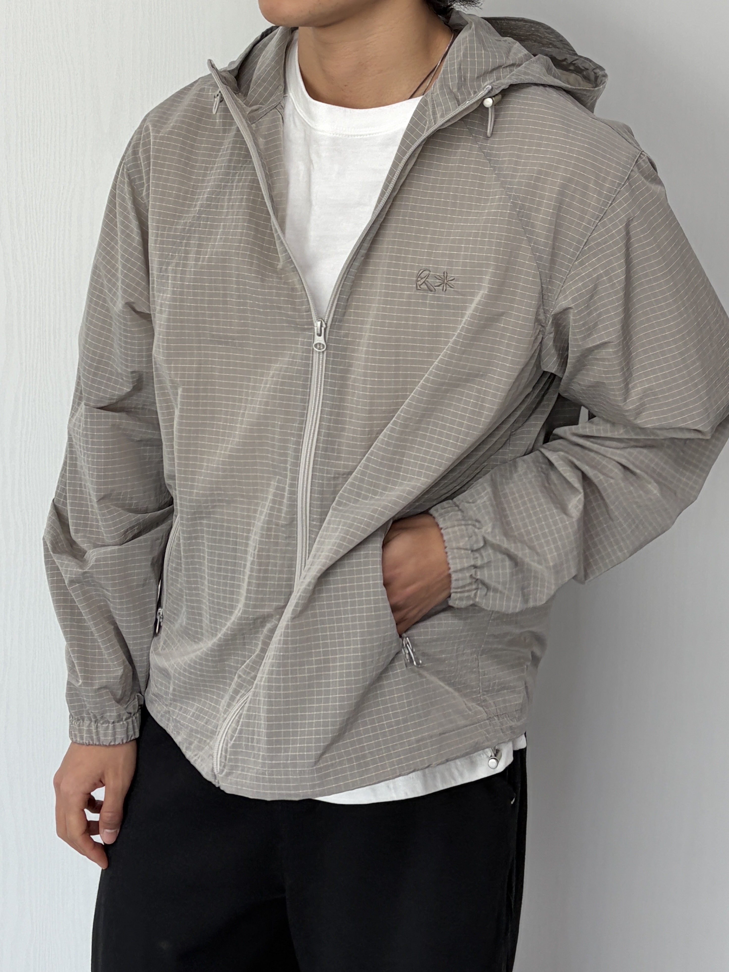 Riomeu Unbal Curved Line Windbreaker Jacket Gray 착용 스타일 - 4