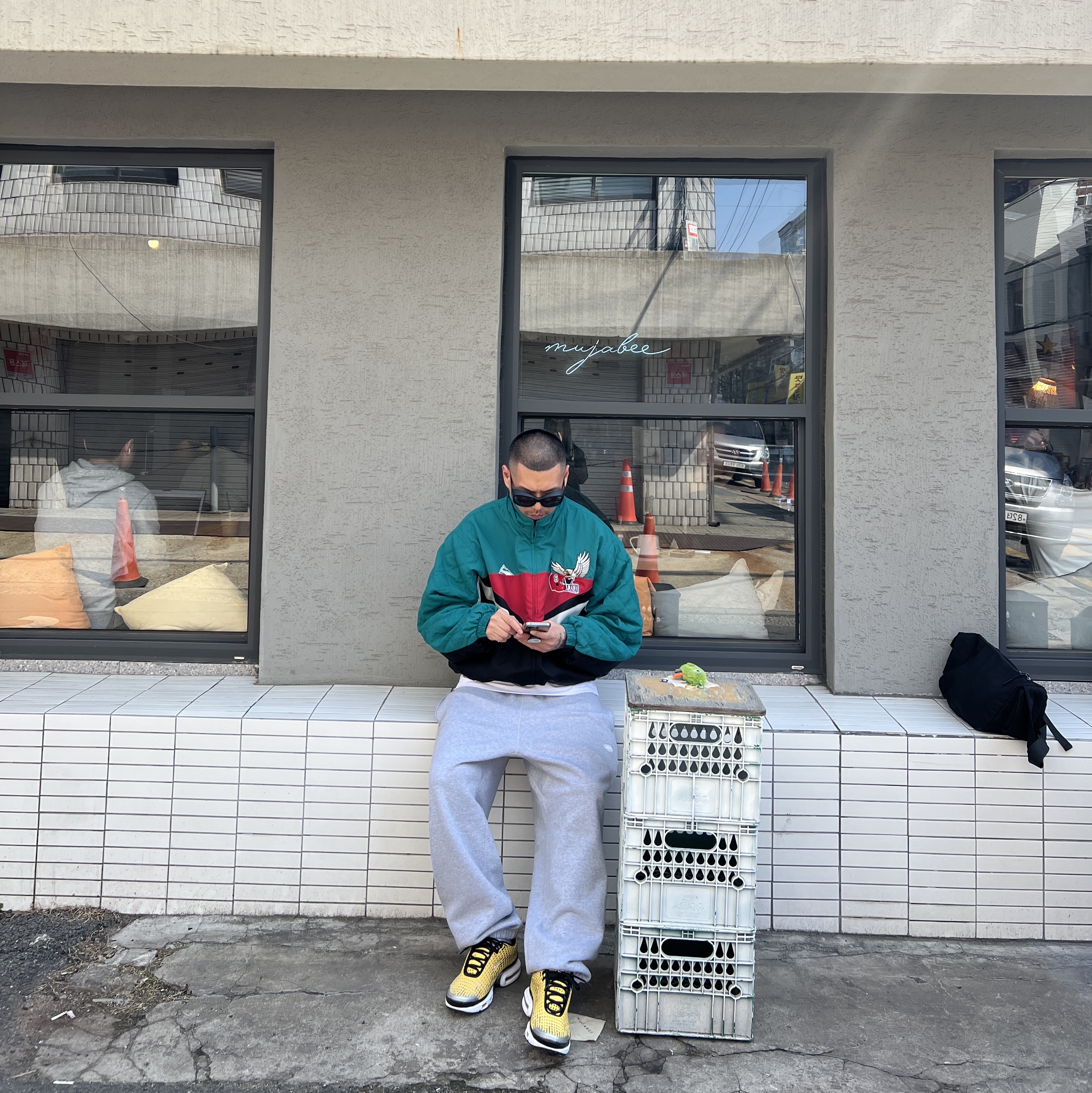 Supreme x MM6 Maison Margiela Split Stadium Jacket Black - 26SS, Corteiz Mini Island Sweatpant Heather Grey 착용 스타일 - 7