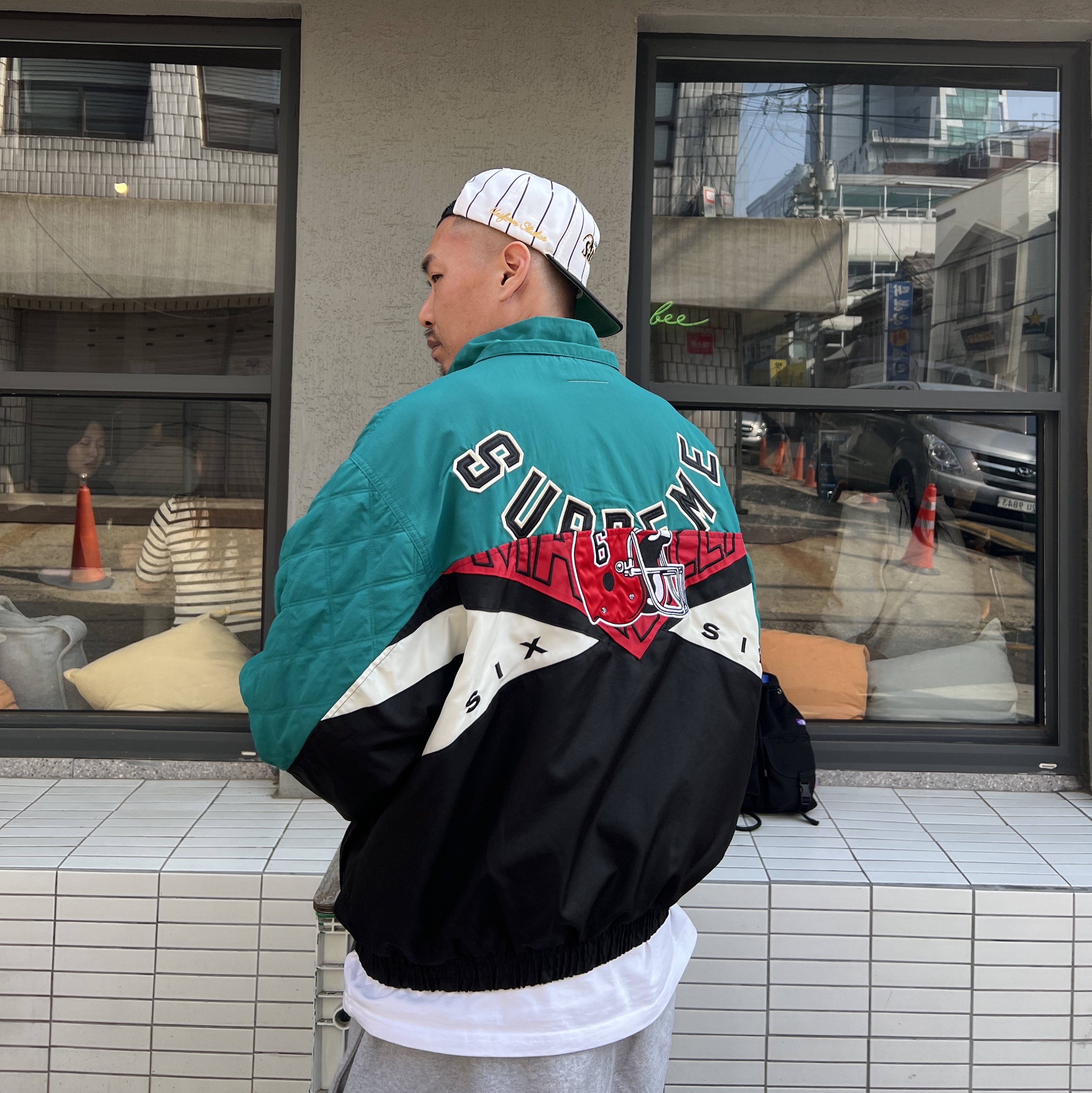 Supreme x MM6 Maison Margiela Split Stadium Jacket Black - 26SS, Corteiz Mini Island Sweatpant Heather Grey 착용 스타일 - 1