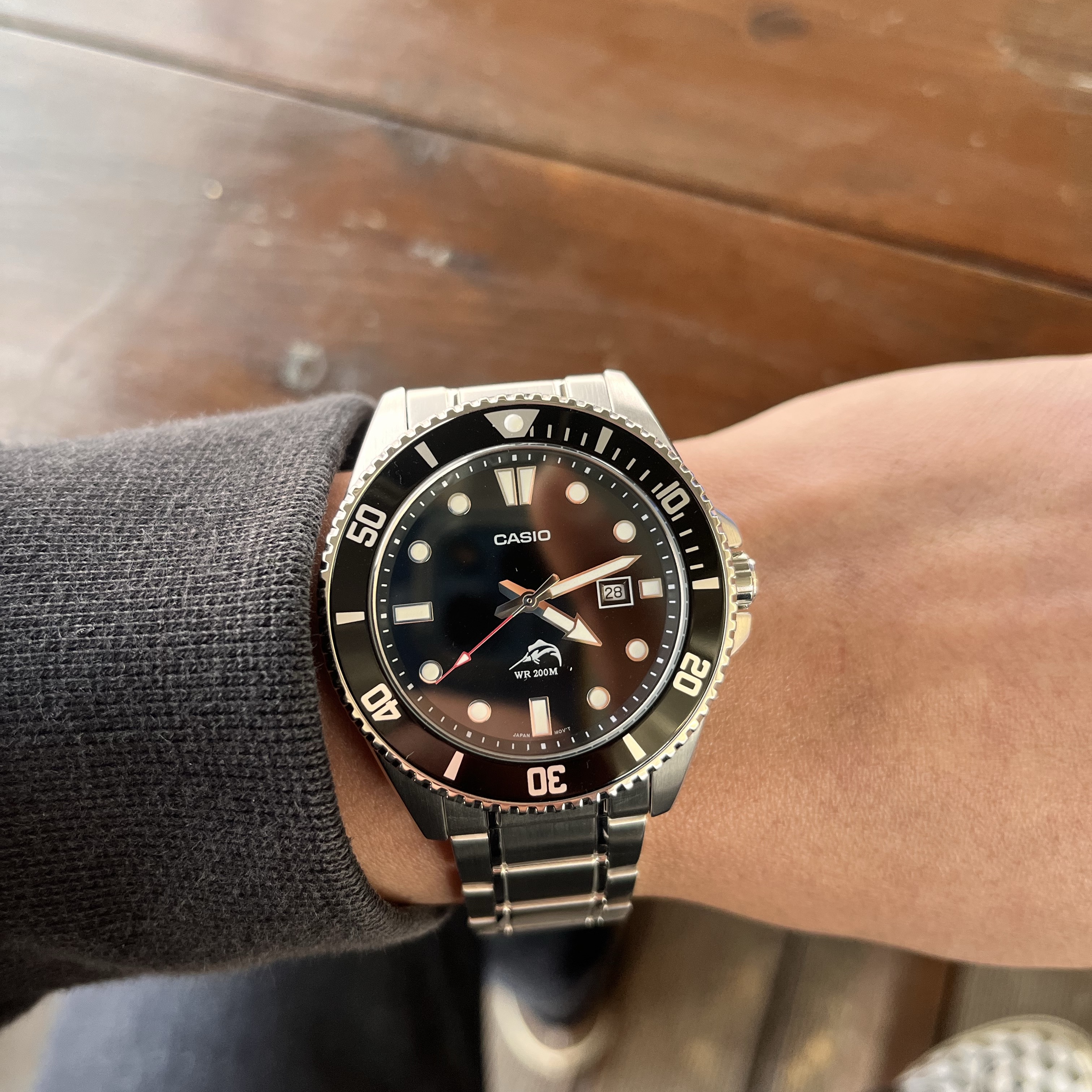 Casio MDV-106DD-1A1 착용 스타일